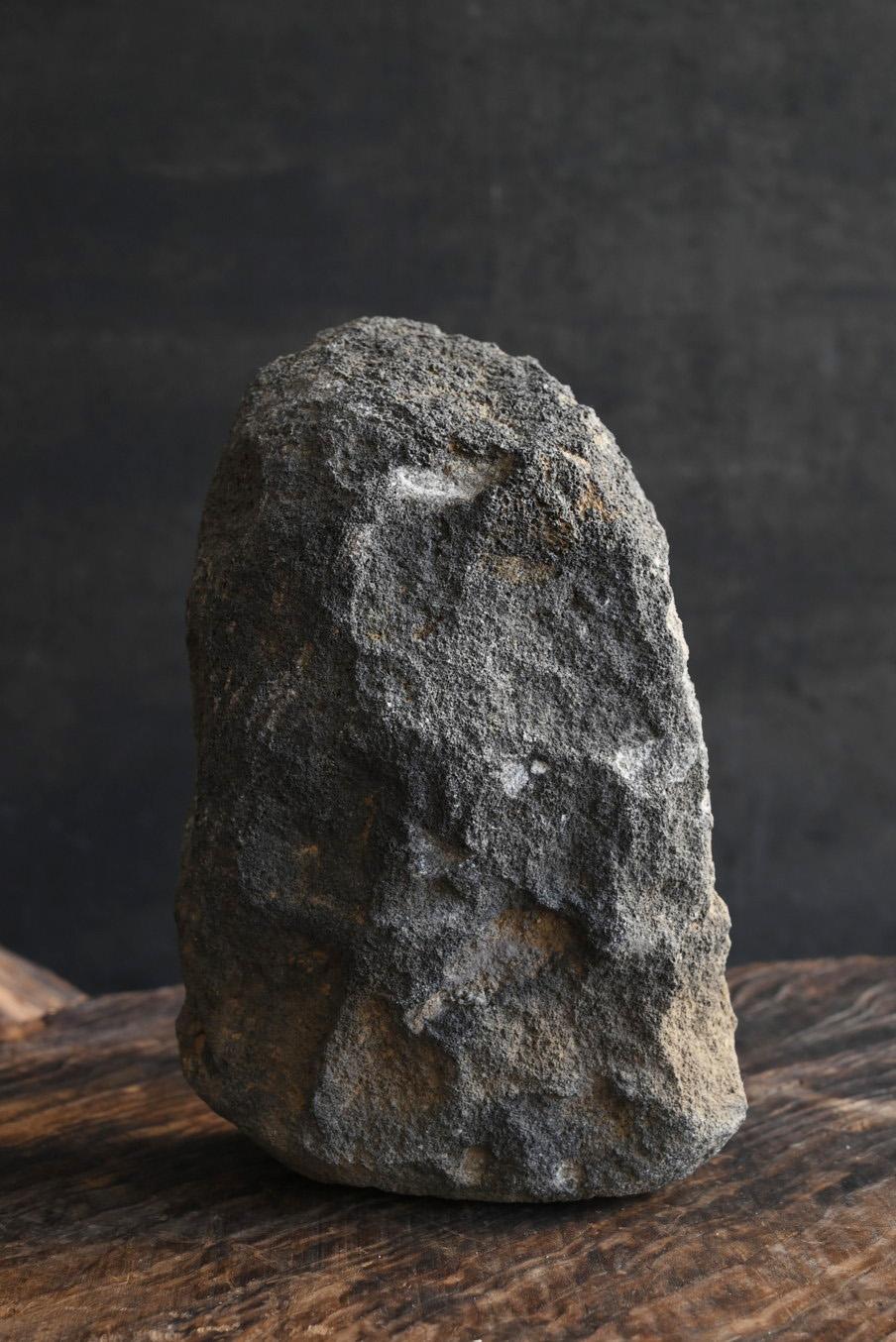 Bouddha japonais ancien en petite pierre 