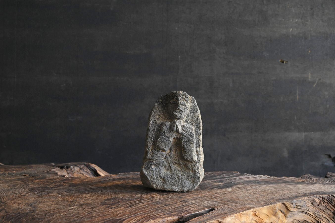 Antiker japanischer antiker kleiner Stein-Buddha „Jizo Bodhisattva“/1750-1850/Rare Design (Japanisch) im Angebot