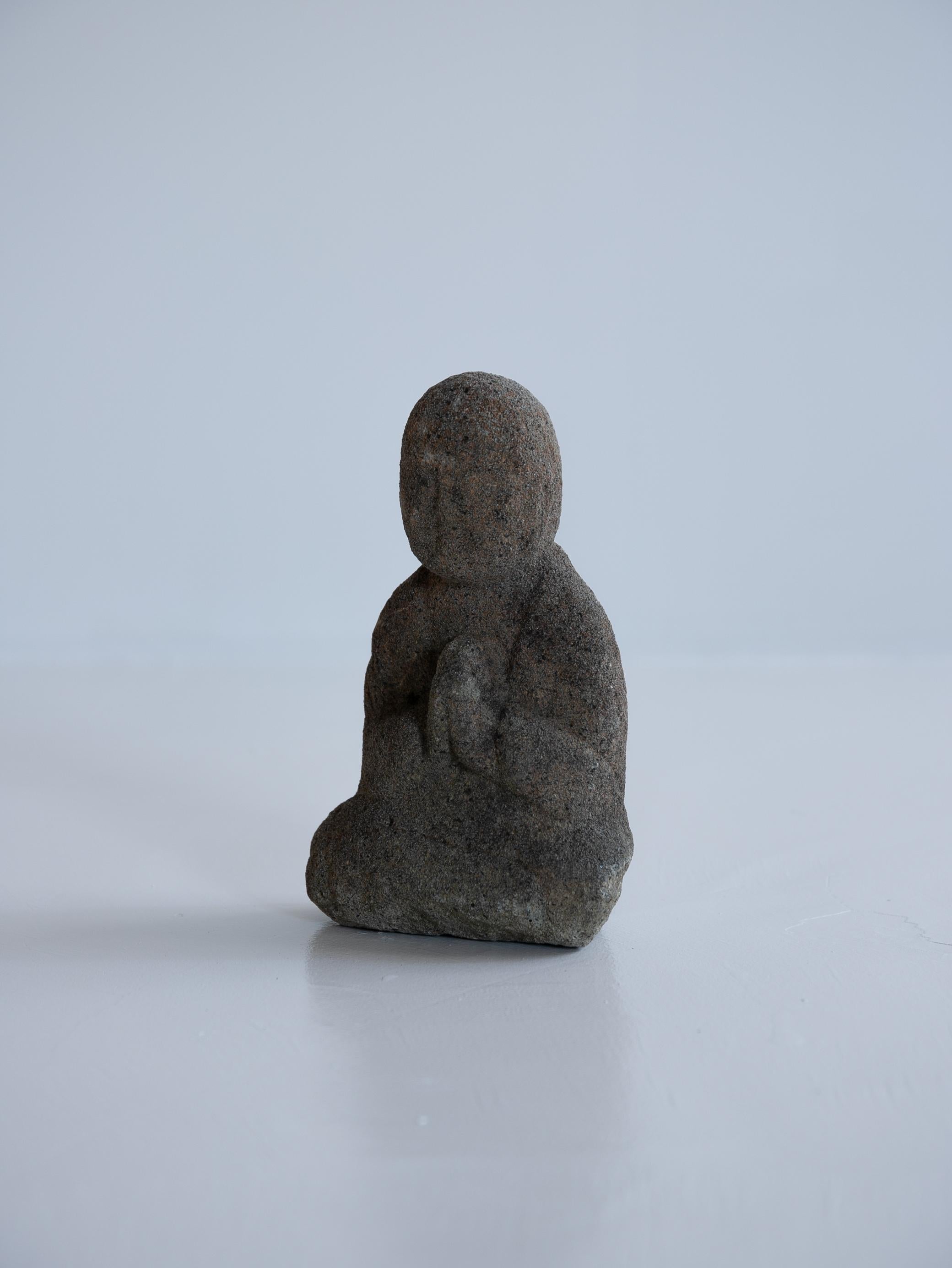  Japanese Antique small Stone Buddha/Jizo Bodhisattva/ Edo /1750-1868/ Wabi sabi In Good Condition In Sammu-shi, Chiba