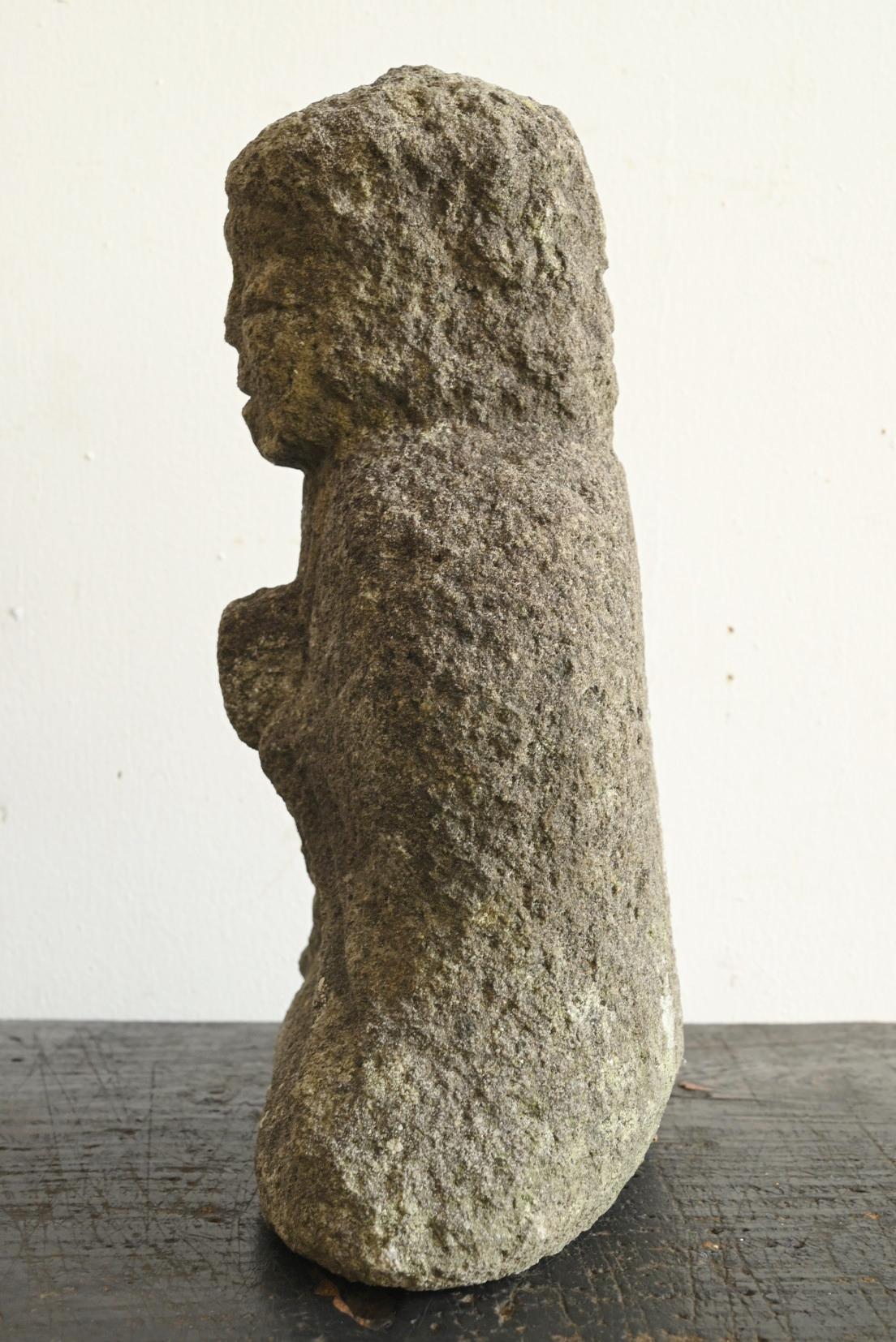 Japanische antike kleine Buddha-Statue aus Stein / Sitzender Buddha / 19. Jahrhundert / Edo im Angebot 7