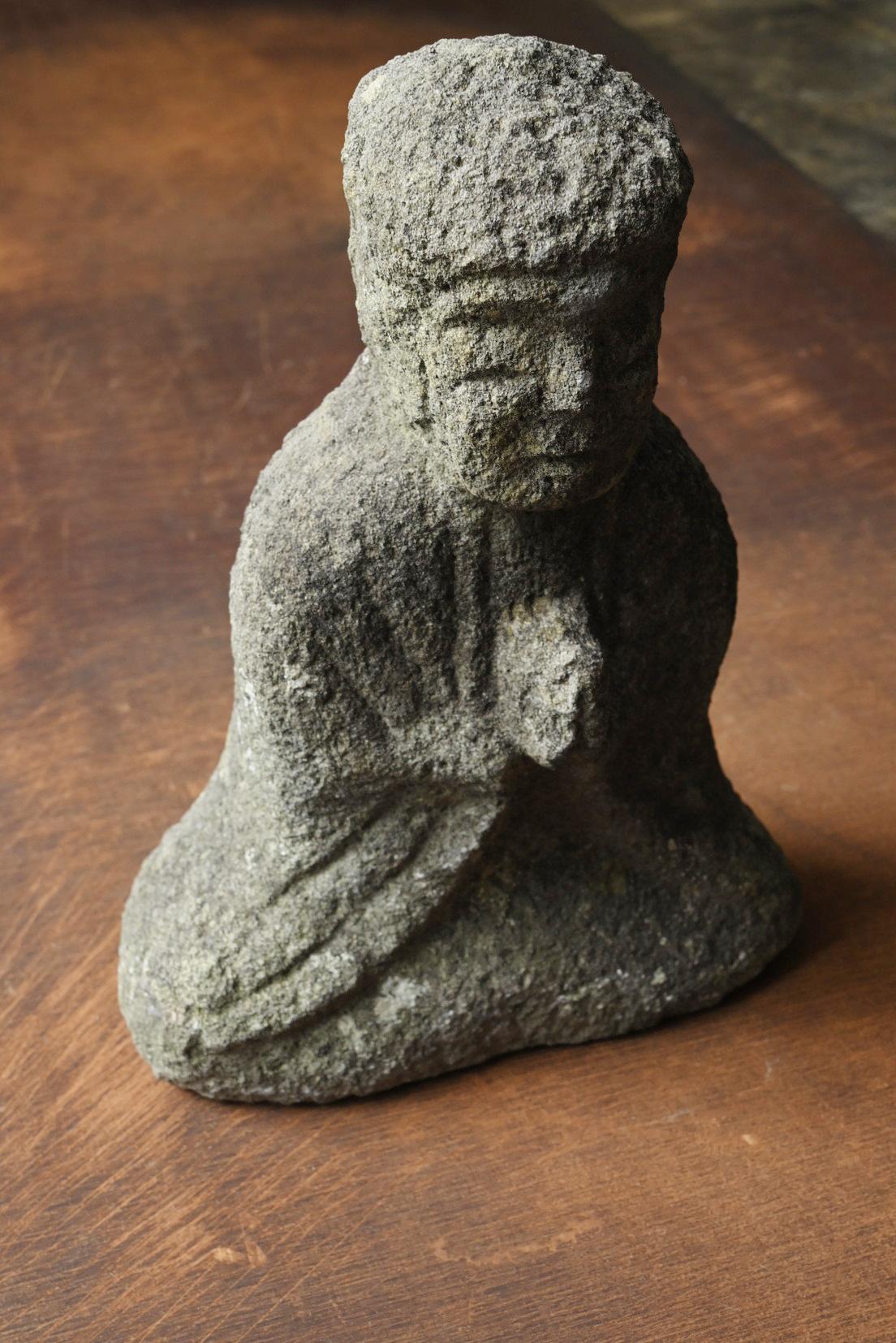 Japanische antike kleine Buddha-Statue aus Stein / Sitzender Buddha / 19. Jahrhundert / Edo im Angebot 10