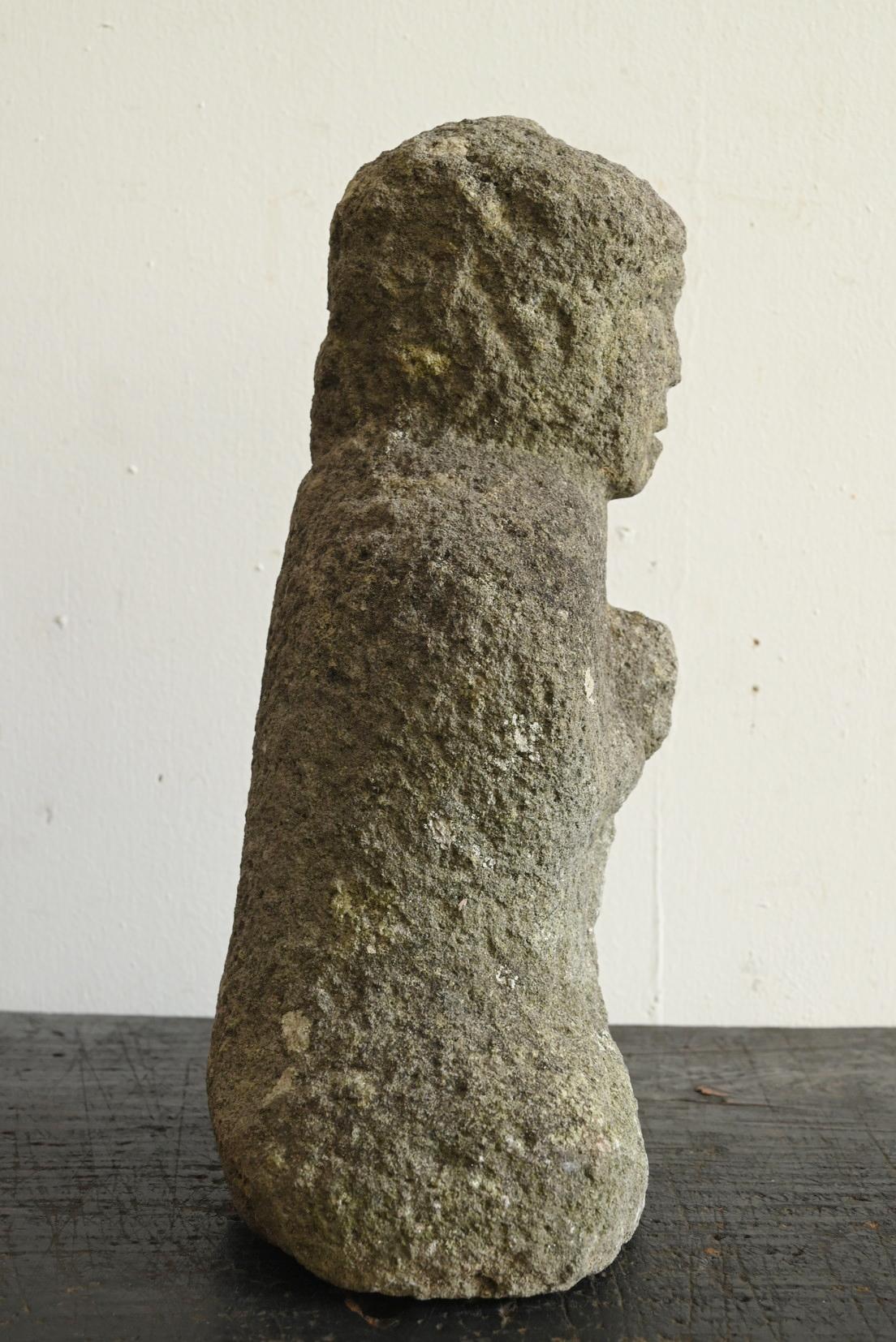 Japanische antike kleine Buddha-Statue aus Stein / Sitzender Buddha / 19. Jahrhundert / Edo im Angebot 5