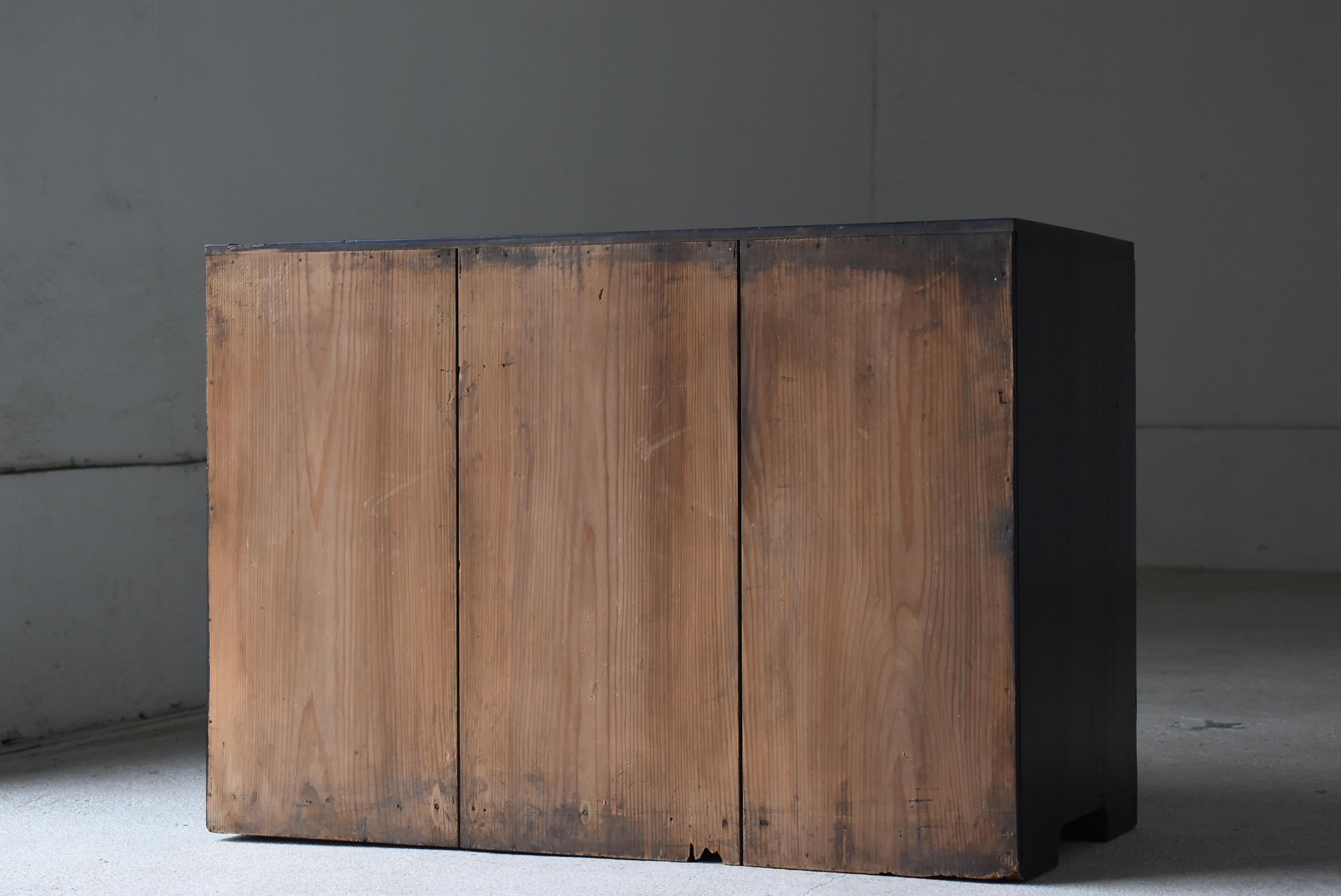 Japanischer antiker kleiner Tansu-Sideboard-Schrank Wabi Sabi, 1900er-1940er Jahre 4