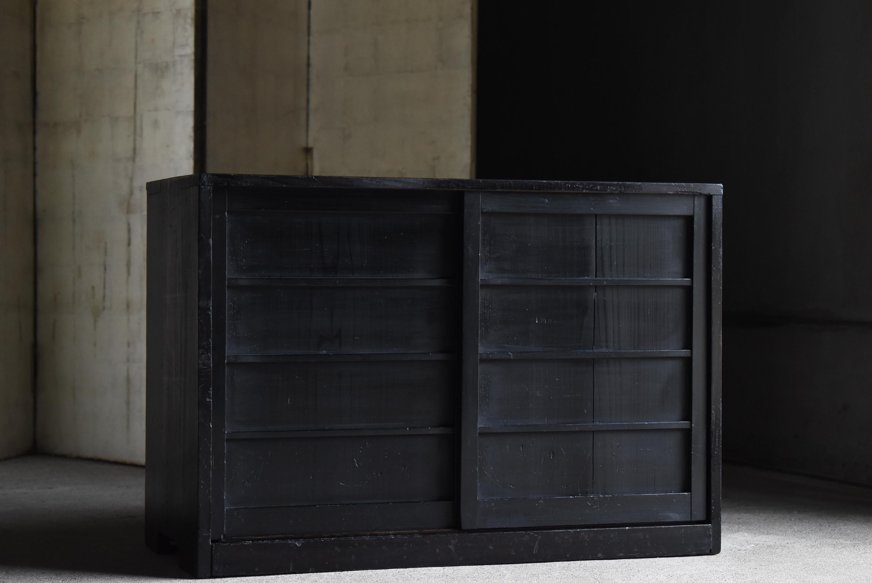 Japanischer antiker kleiner Tansu-Sideboard-Schrank Wabi Sabi, 1900er-1940er Jahre 7