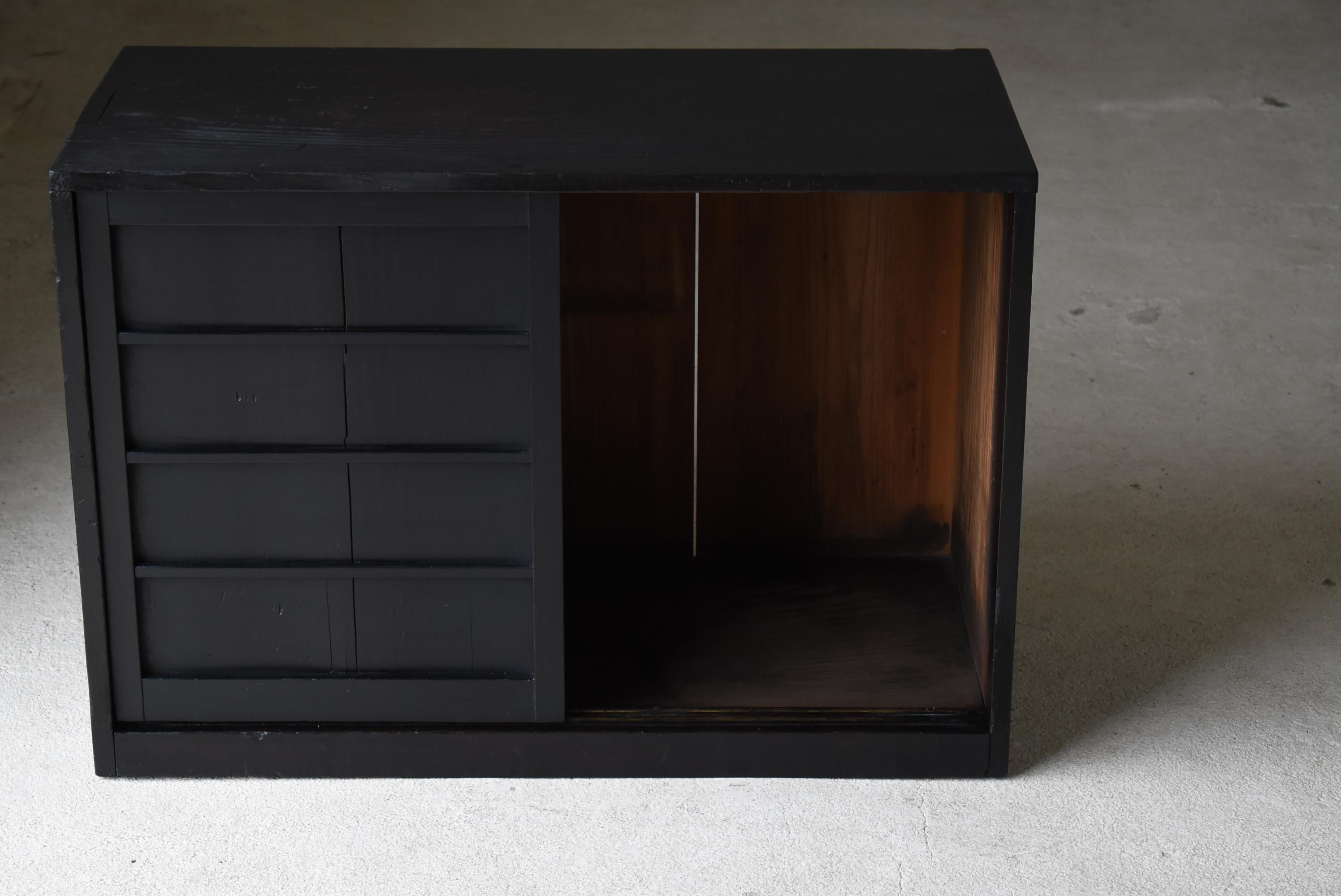 Japanischer antiker kleiner Tansu-Sideboard-Schrank Wabi Sabi, 1900er-1940er Jahre (Zedernholz)