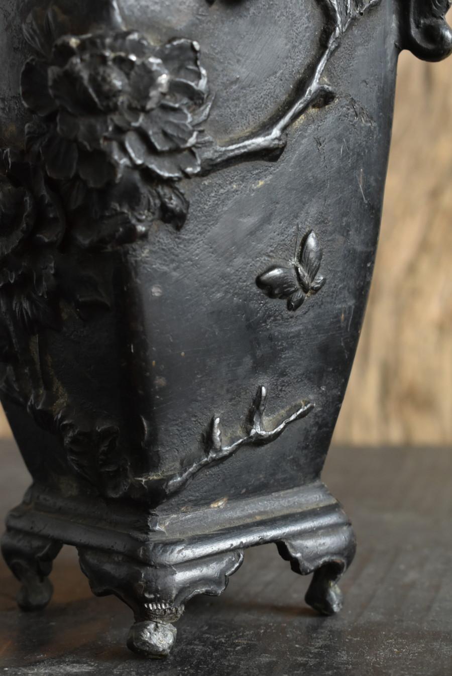 Japanese Antique Small Vase Made of Tin/1800s-1920/Casting Vase For Sale 6