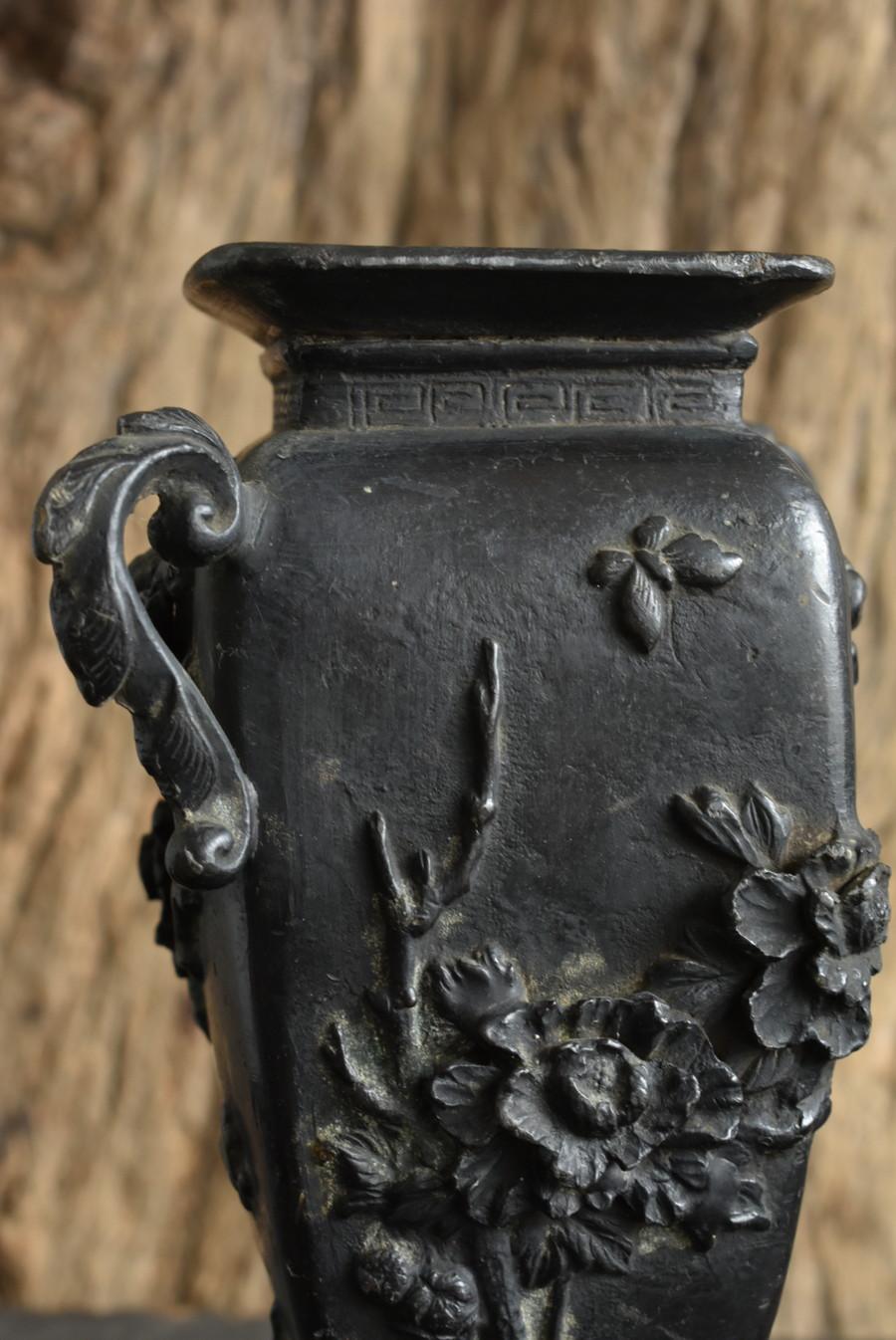 Japanese Antique Small Vase Made of Tin/1800s-1920/Casting Vase For Sale 7