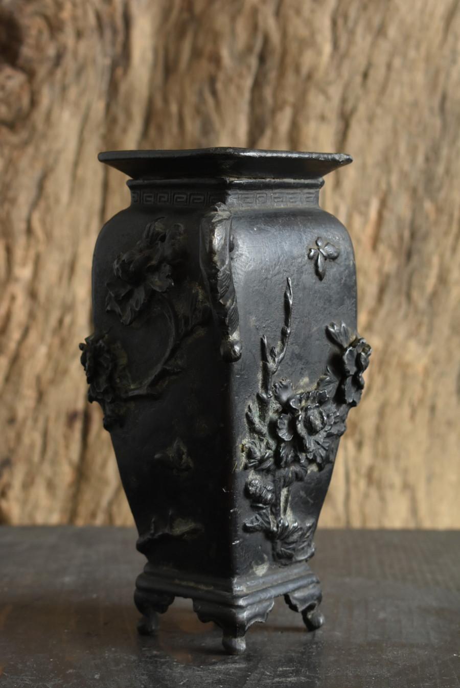 Japanese Antique Small Vase Made of Tin/1800s-1920/Casting Vase For Sale 1