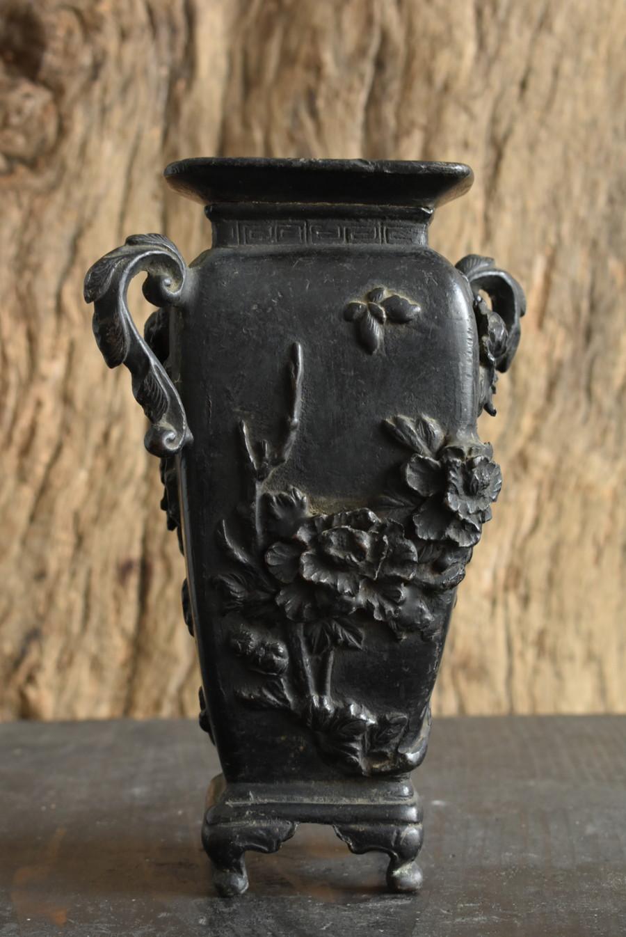 Japanese Antique Small Vase Made of Tin/1800s-1920/Casting Vase For Sale 4