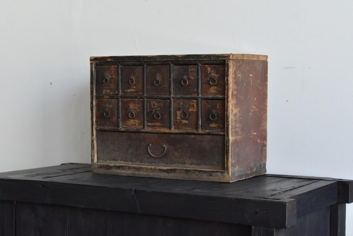 Japanese Antique Small Wooden Drawer / 1865-1868 / Late Edo Period / Storage Box In Good Condition For Sale In Sammu-shi, Chiba