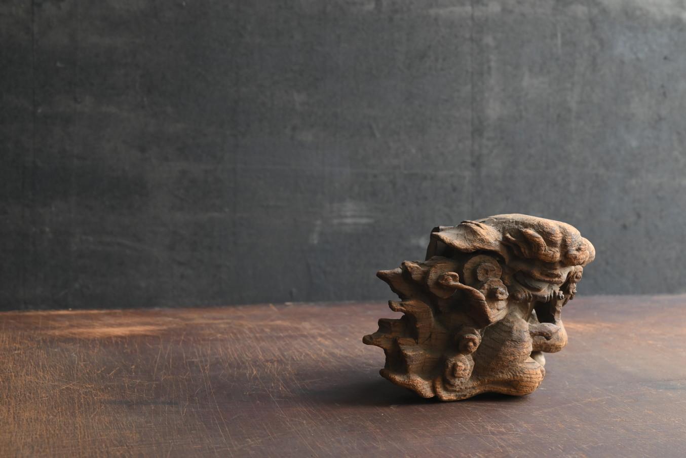 Japanese antique small wooden lion carving / 1800s / Edo-Meiji period/ Wabi-sabi In Good Condition In Sammu-shi, Chiba
