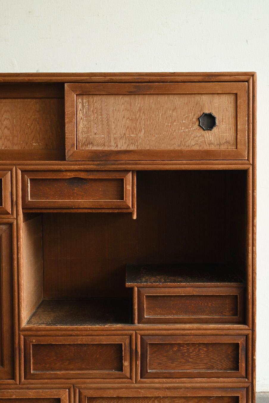 Japanese antique small wooden storage shelf / Early 20th century In Good Condition For Sale In Sammu-shi, Chiba