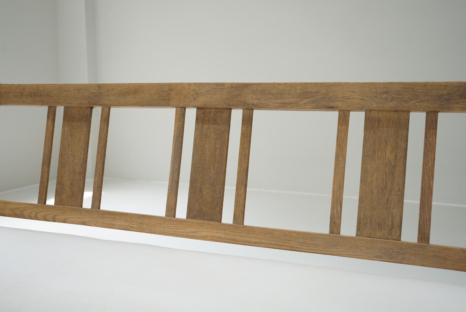 Japanese Antique Sofa Bench Oak Wood 1930s-1940s Primitive Japandi In Good Condition For Sale In Chiba, Chiba