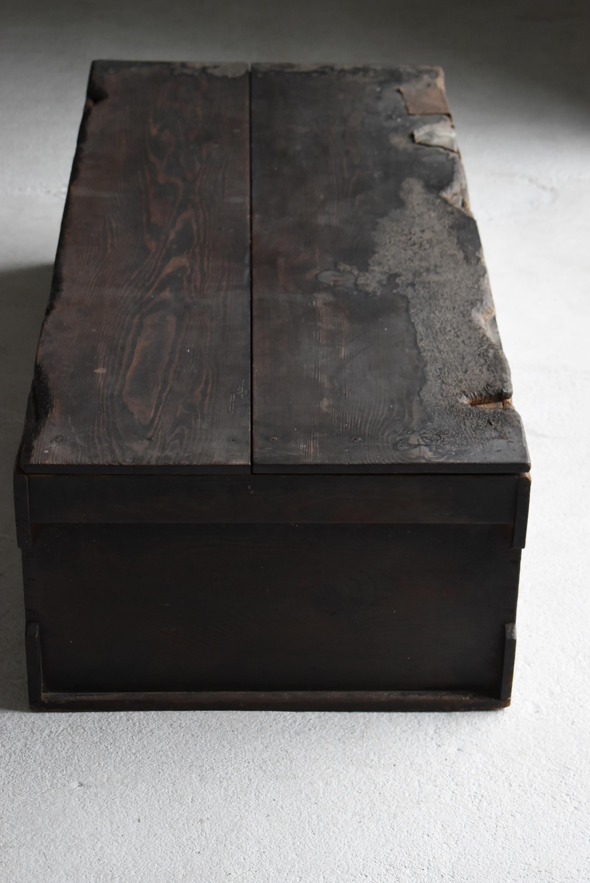 Japanese Antique Sofa Table or Storage Box 1860s-1920s / Side Table Wabisabi im Angebot 2