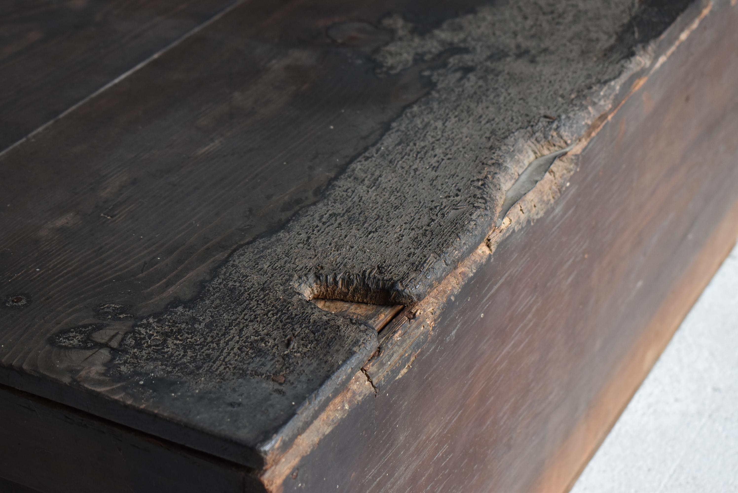 Japanese Antique Sofa Table or Storage Box 1860s-1920s / Side Table Wabisabi im Angebot 4