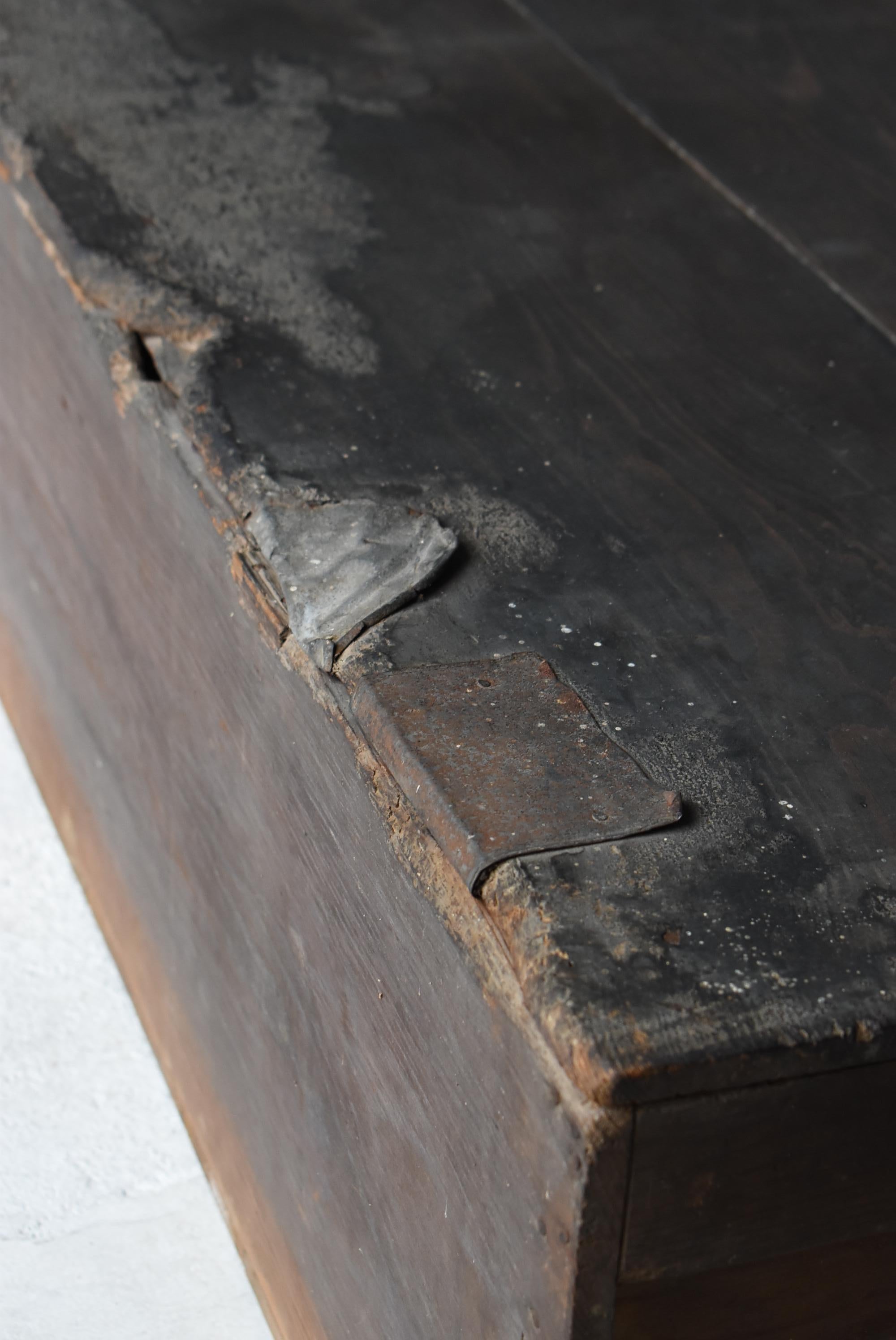 Japanese Antique Sofa Table or Storage Box 1860s-1920s / Side Table Wabisabi im Angebot 5
