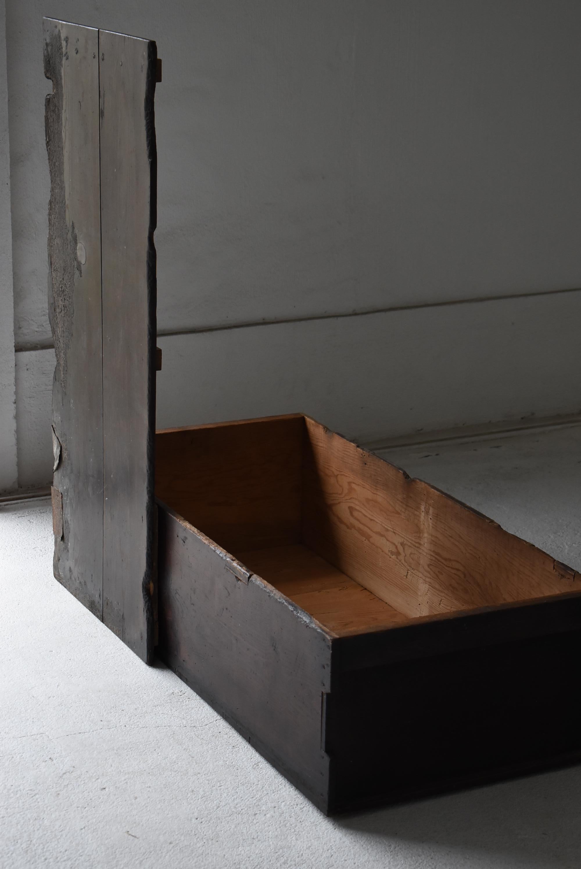 Japanese Antique Sofa Table or Storage Box 1860s-1920s / Side Table Wabisabi im Angebot 7