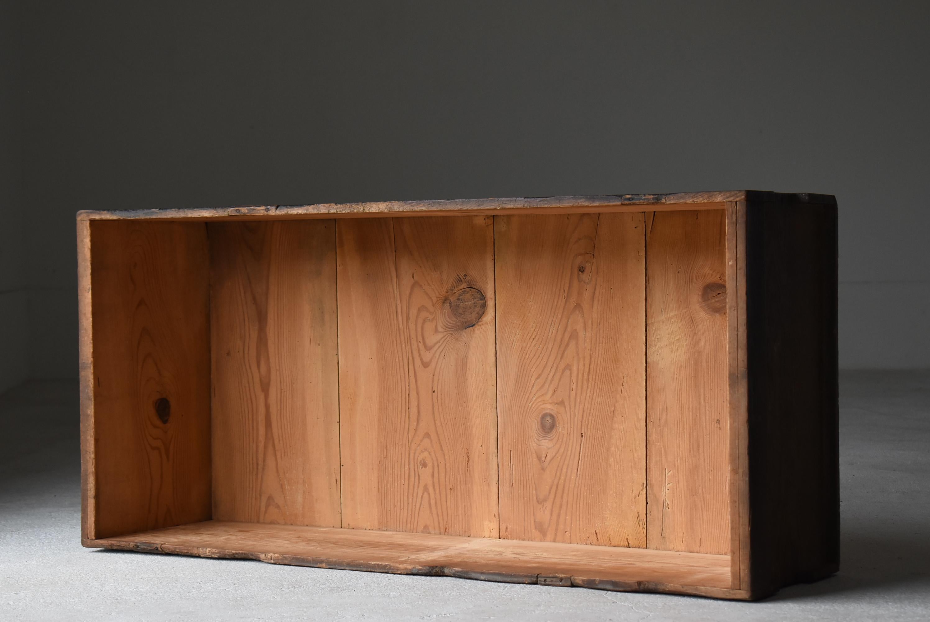 Japanese Antique Sofa Table or Storage Box 1860s-1920s / Side Table Wabisabi im Angebot 10