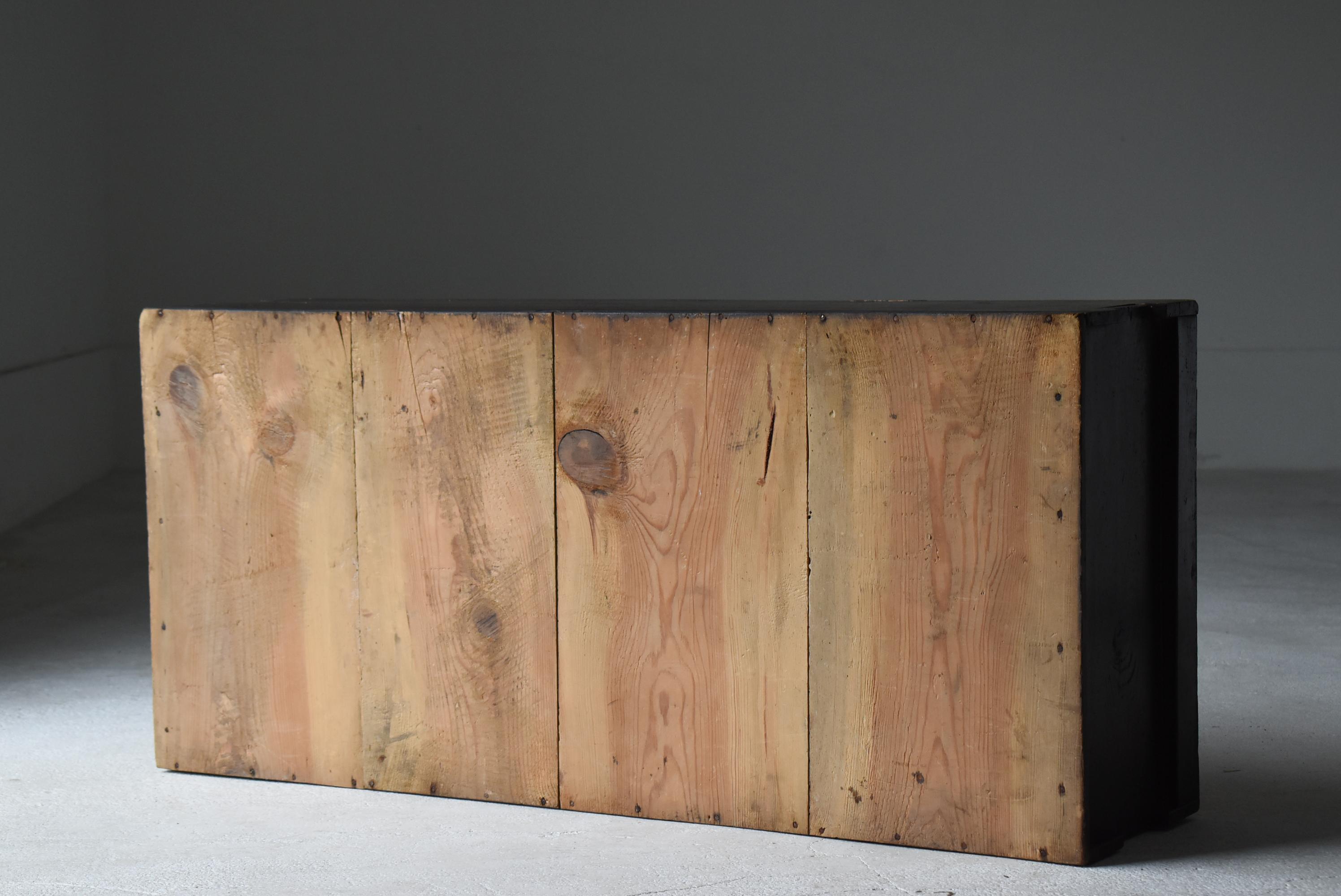 Japanese Antique Sofa Table or Storage Box 1860s-1920s / Side Table Wabisabi im Angebot 11