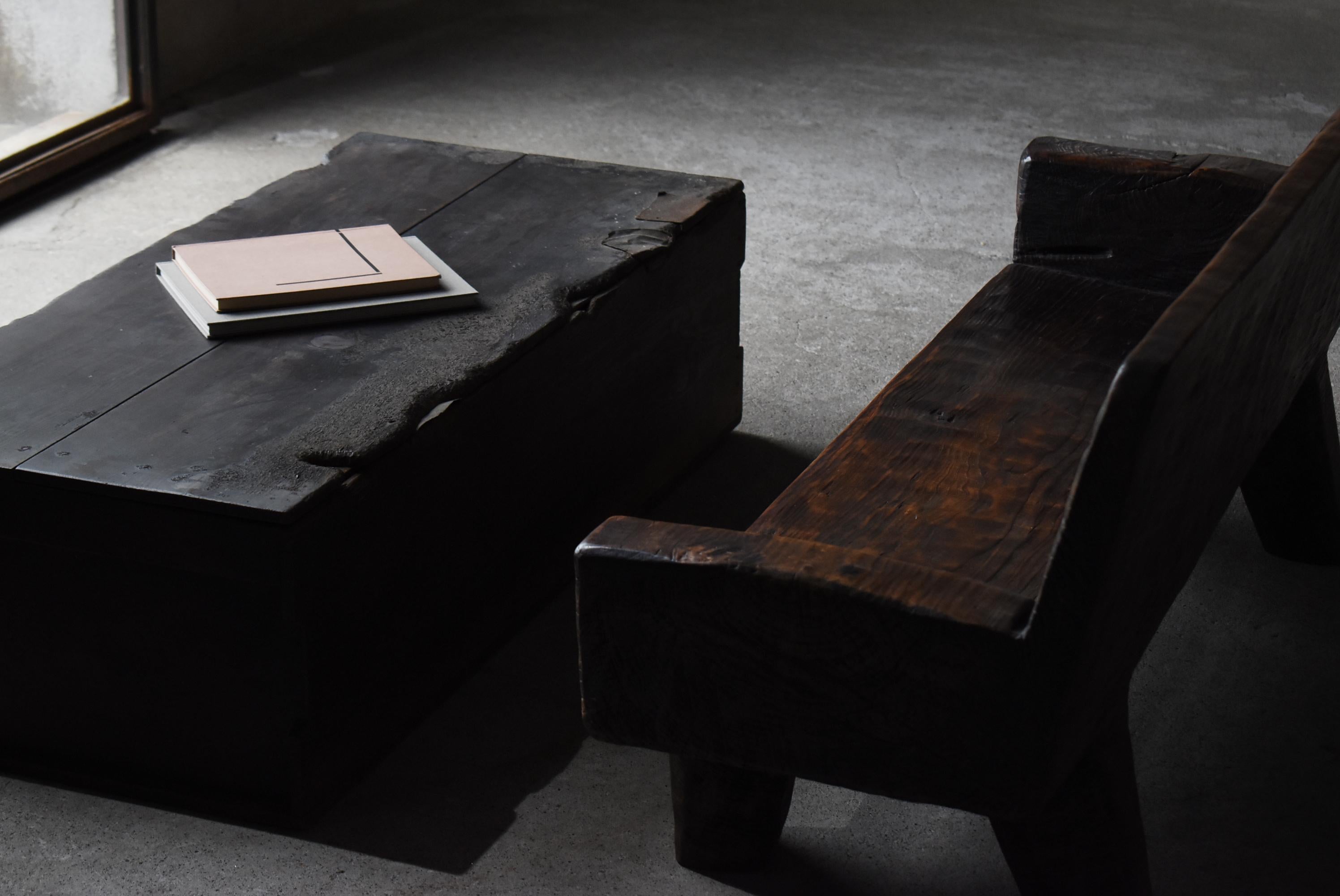 Japanese Antique Sofa Table or Storage Box 1860s-1920s / Side Table Wabisabi (Meiji-Periode) im Angebot