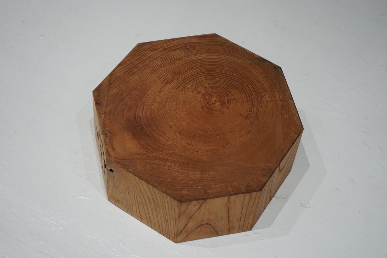 XX secolo Japanese Antique Solid Zelkova Octagonal Display Stand, Japandi Wabi-Sabi in vendita
