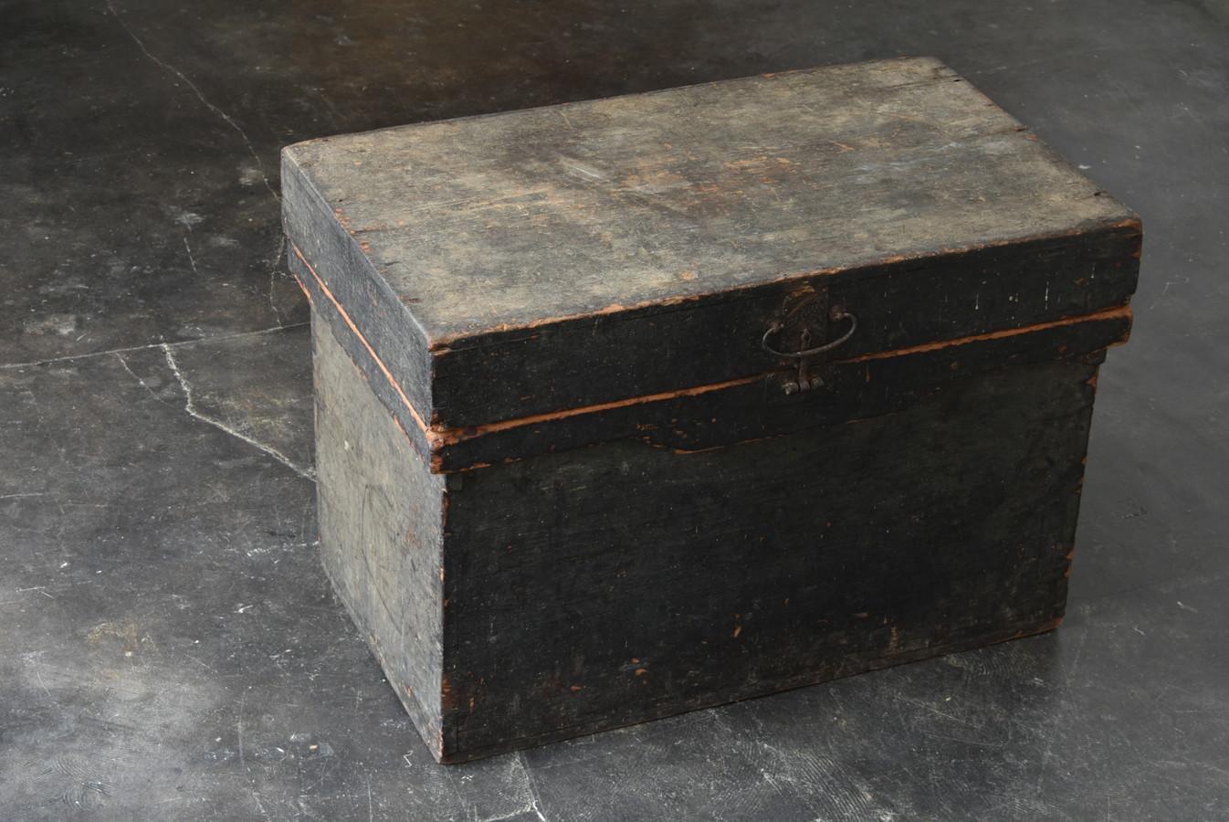 Japanese Antique Special Black Wooden Box / 1800-1900 / Exhibition Table 4