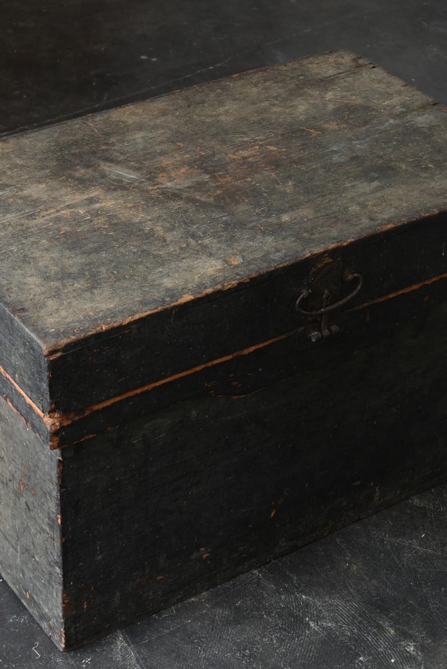 Japanese Antique Special Black Wooden Box / 1800-1900 / Exhibition Table 5