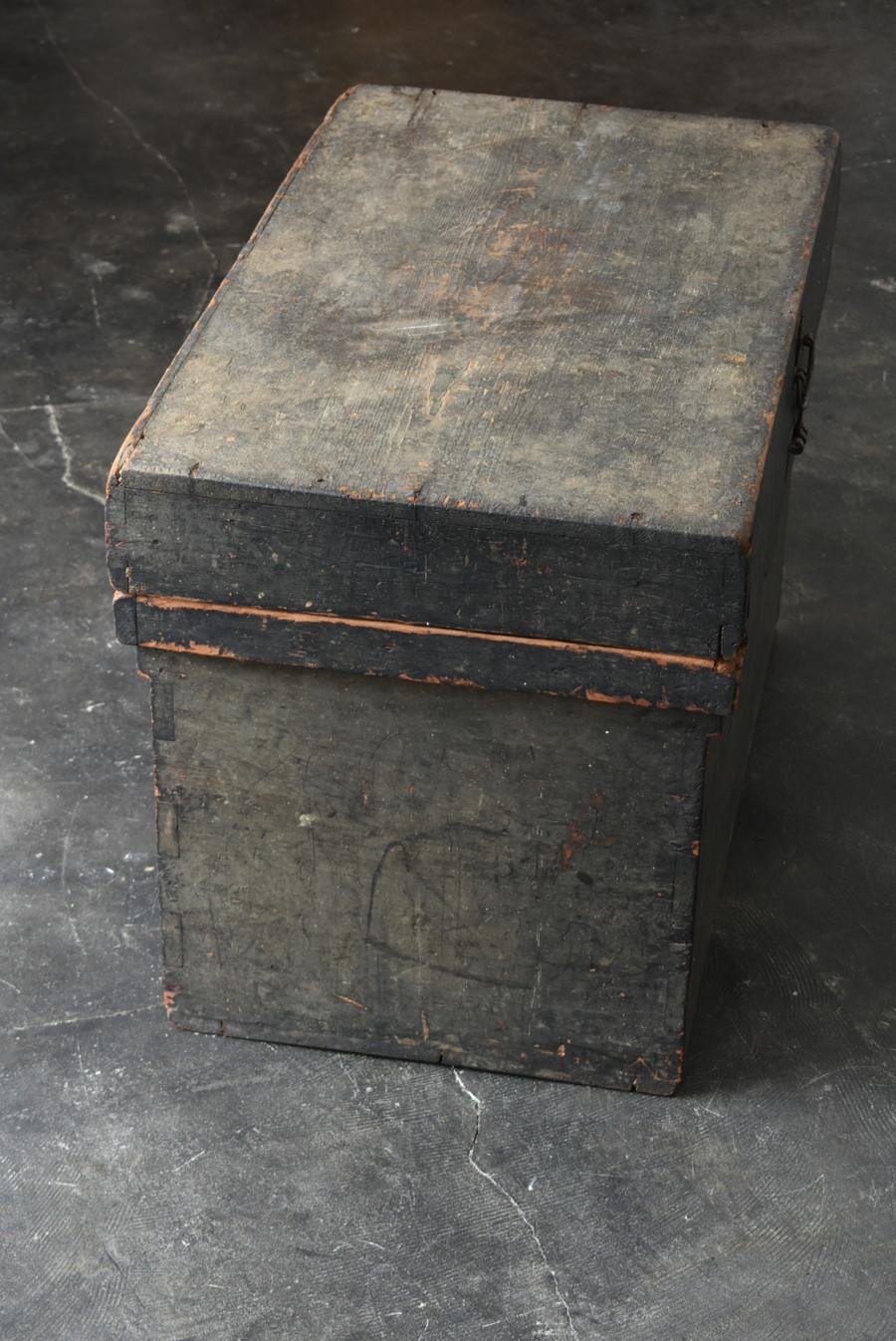 Japanese Antique Special Black Wooden Box / 1800-1900 / Exhibition Table 8