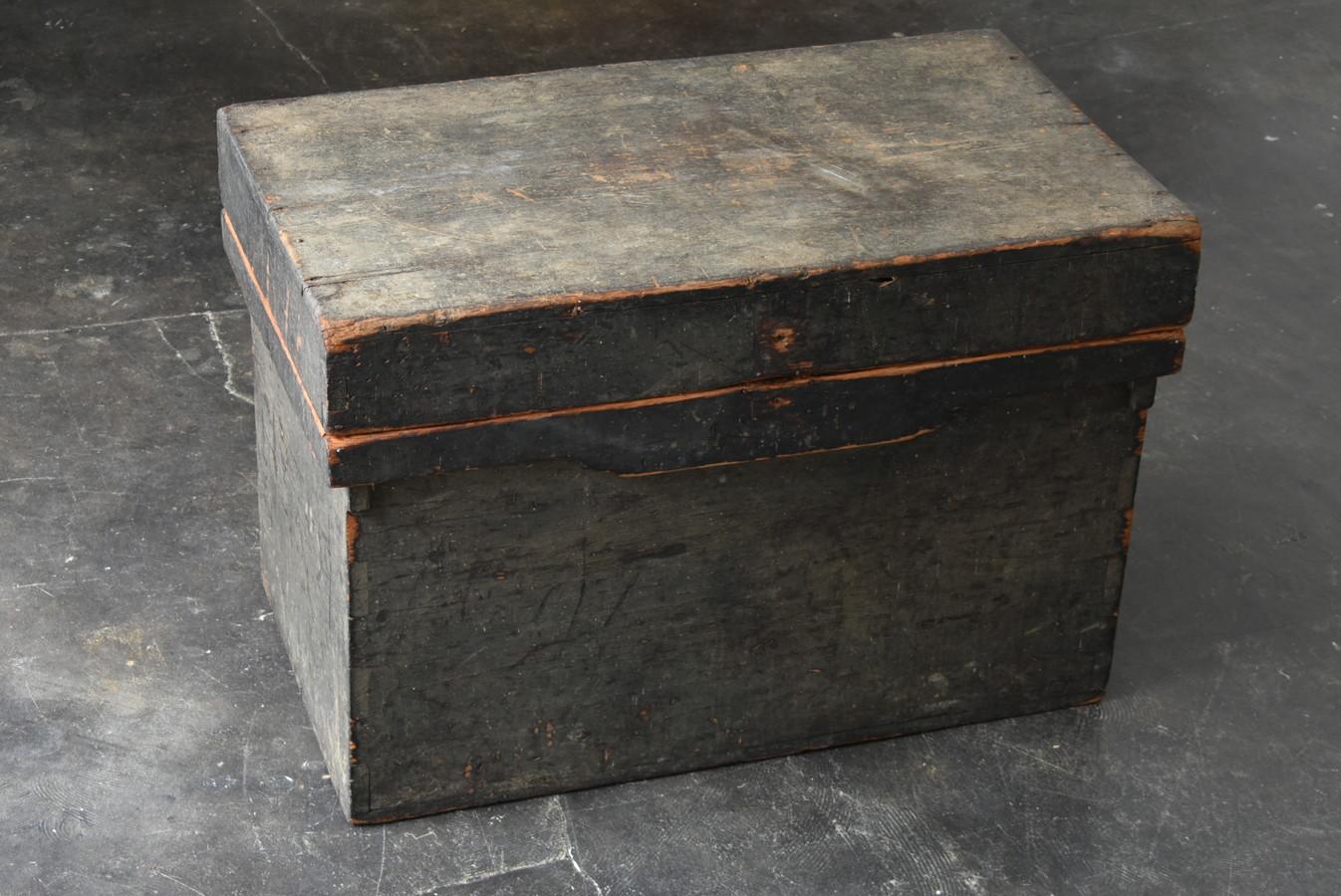 Japanese Antique Special Black Wooden Box / 1800-1900 / Exhibition Table 10