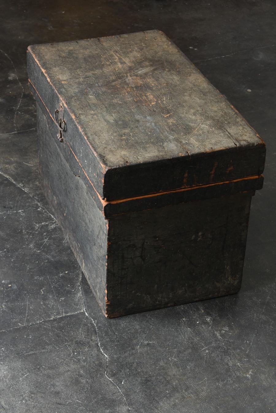 Japanese Antique Special Black Wooden Box / 1800-1900 / Exhibition Table 3