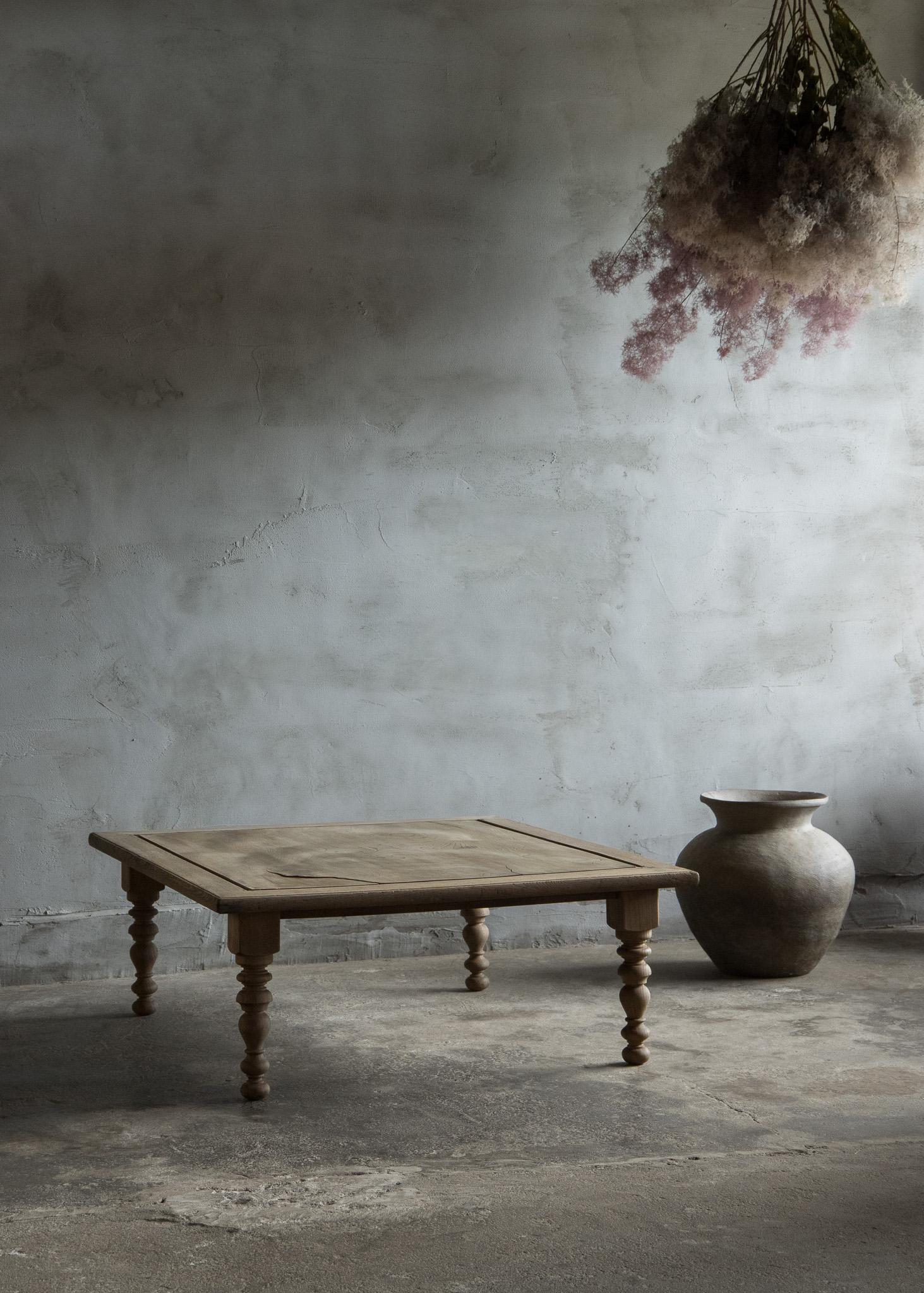 Mesa Baja Cuadrada Antigua Japonesa, Finales de la Era Meiji '1868-1912', Wabi Sabi Japonés en venta