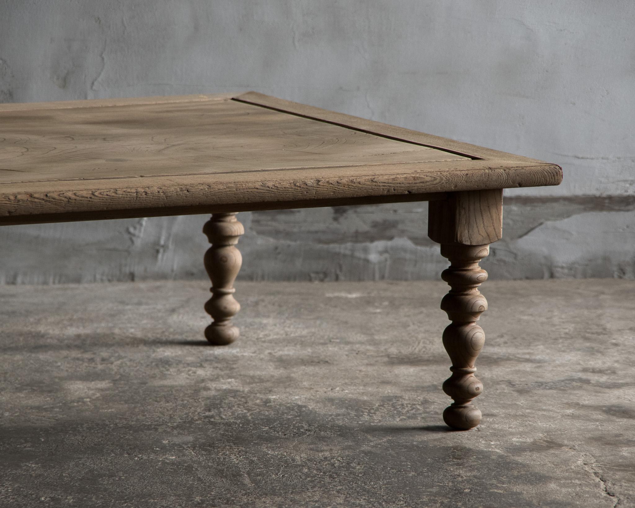 Mesa Baja Cuadrada Antigua Japonesa, Finales de la Era Meiji '1868-1912', Wabi Sabi siglo XX en venta