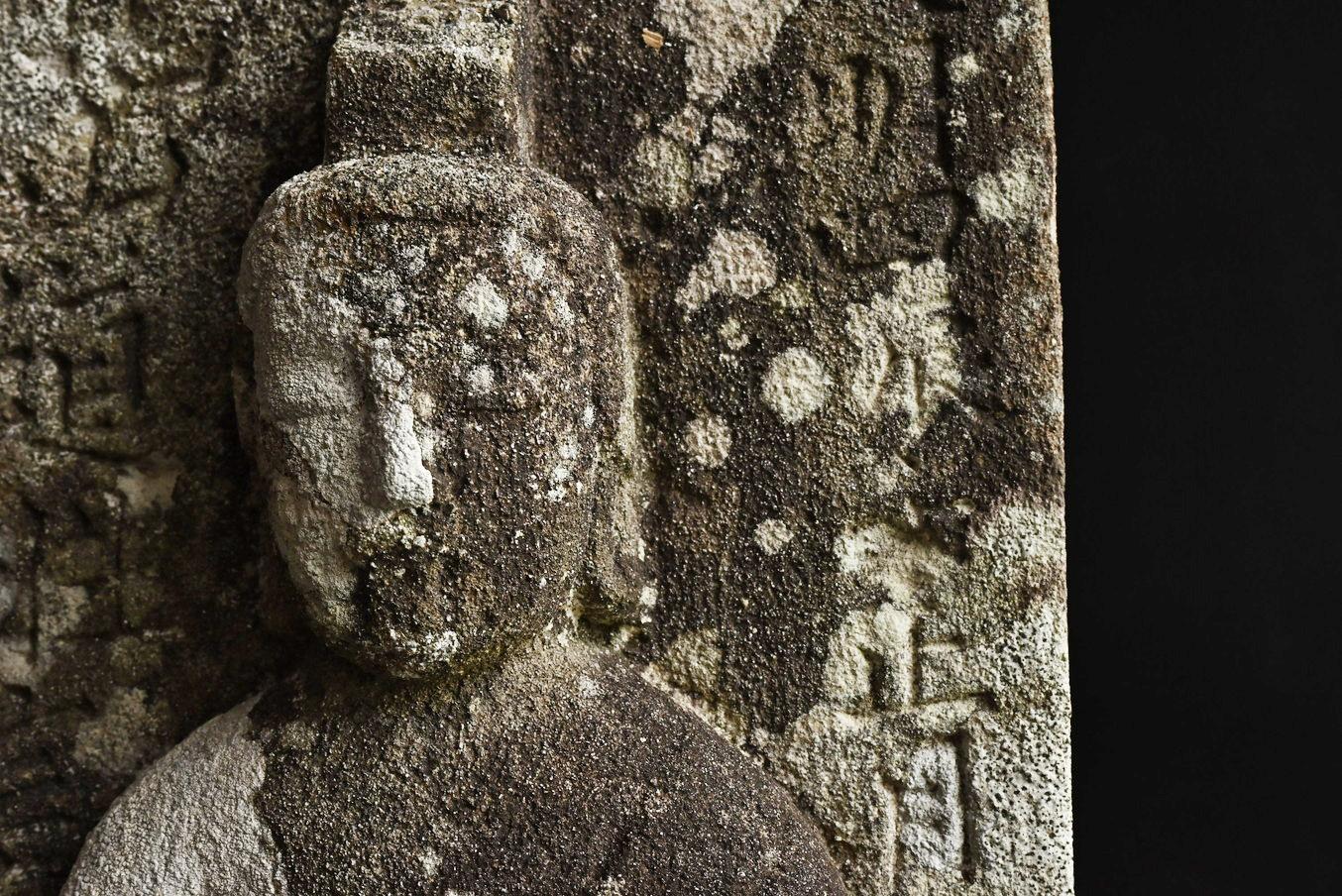 Japanese antique stone Buddha/Edo/1784/Kannon Bodhisattva/Garden ornament 1