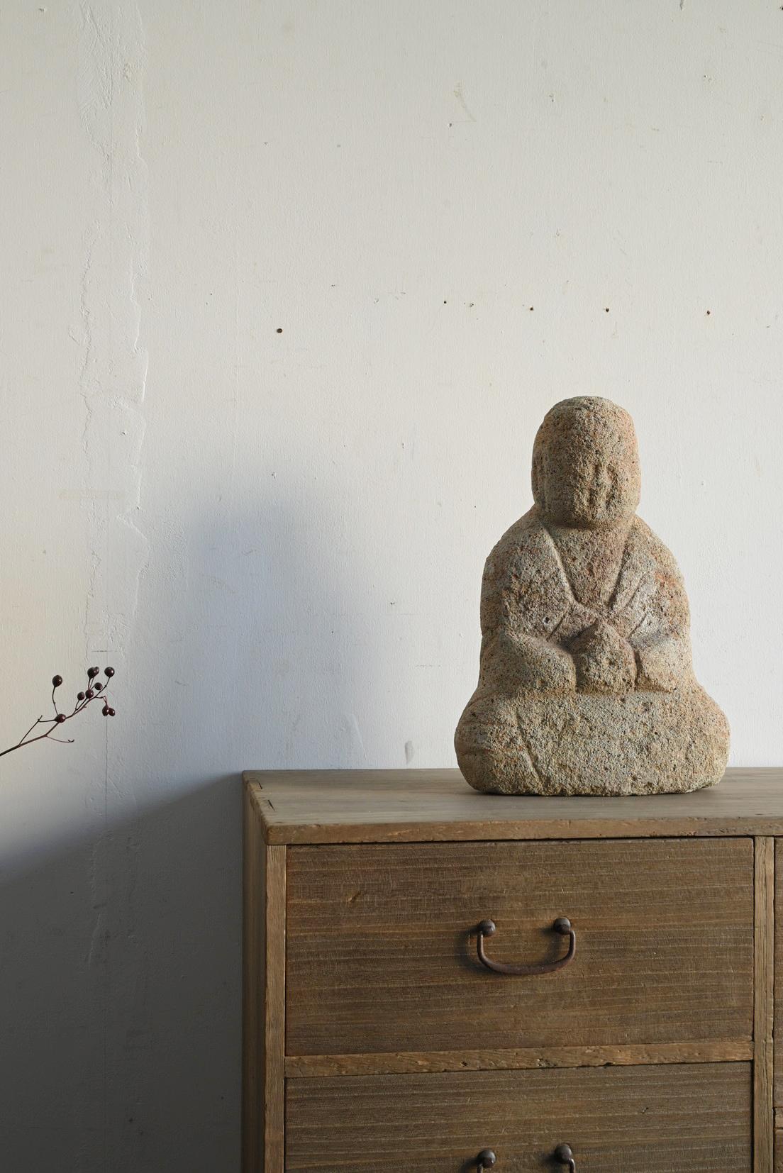 Japonais Bouddha japonais ancien en pierre de la préfecture de Niigata / Bodhisattva Jizo assis en vente