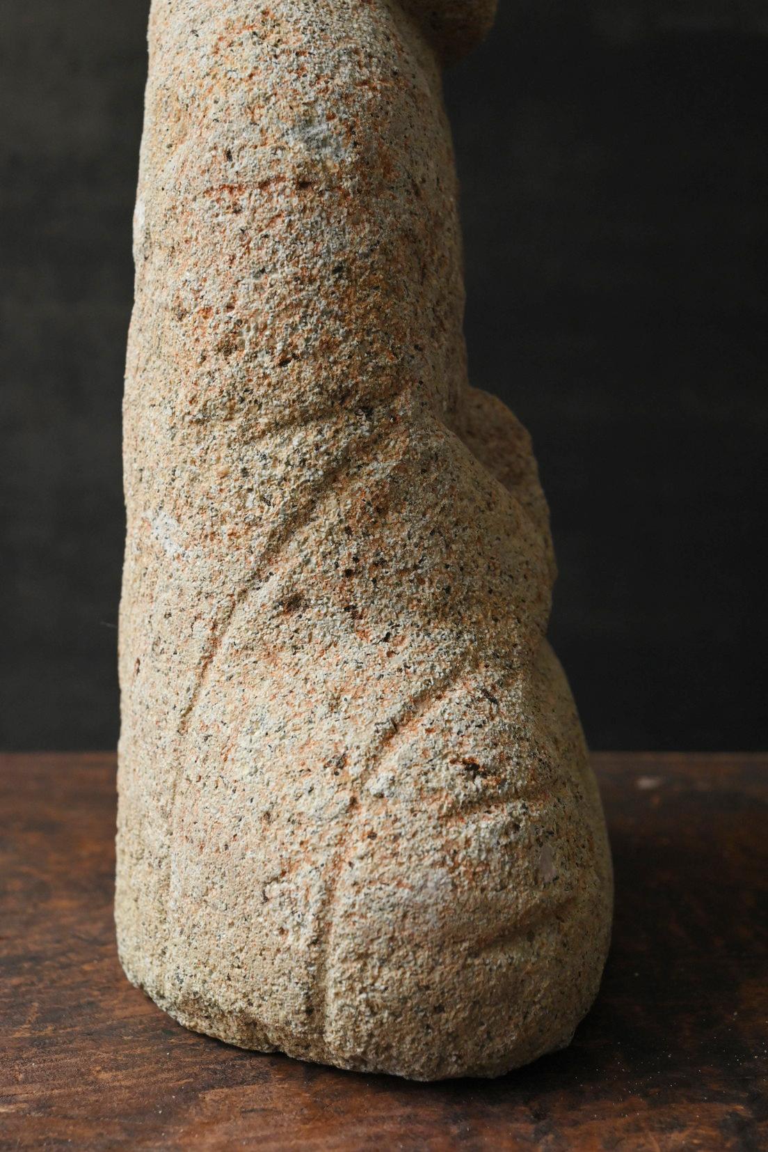 XVIIIe siècle et antérieur Bouddha japonais ancien en pierre de la préfecture de Niigata / Bodhisattva Jizo assis en vente