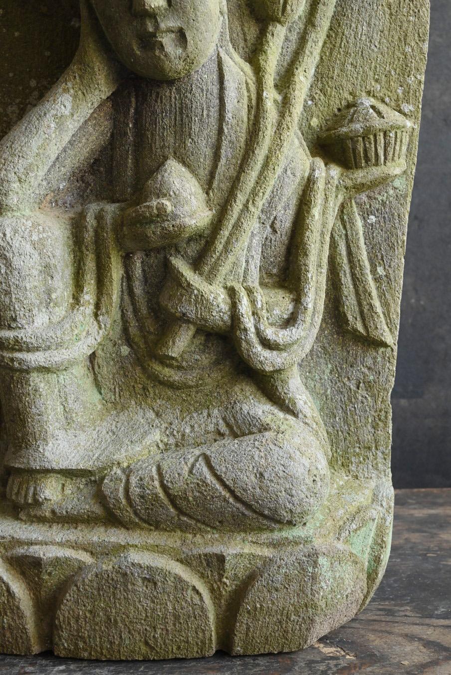 Antico Buddha giapponese in pietra /Kannon Bodhisattva / fine XIX-inizio XX secolo in vendita 4