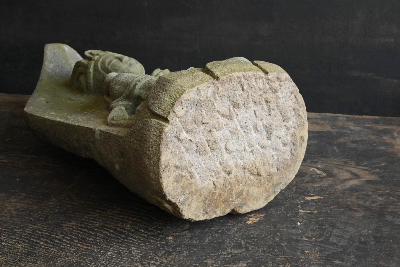 Antico Buddha giapponese in pietra /Kannon Bodhisattva / fine XIX-inizio XX secolo in vendita 7