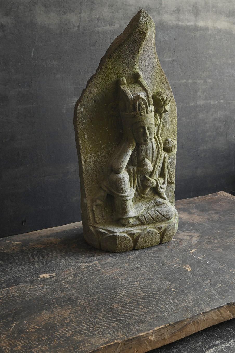 Antico Buddha giapponese in pietra /Kannon Bodhisattva / fine XIX-inizio XX secolo in vendita 8