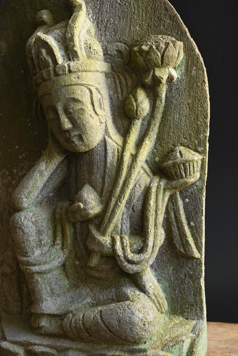 Intagliato a mano Antico Buddha giapponese in pietra /Kannon Bodhisattva / fine XIX-inizio XX secolo in vendita