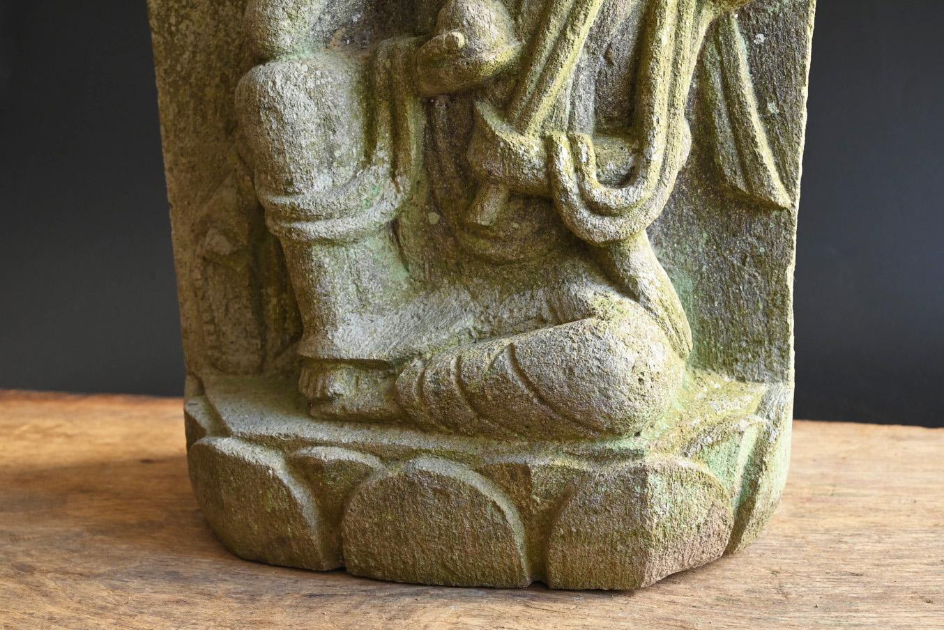 Antico Buddha giapponese in pietra /Kannon Bodhisattva / fine XIX-inizio XX secolo In condizioni buone in vendita a Sammu-shi, Chiba