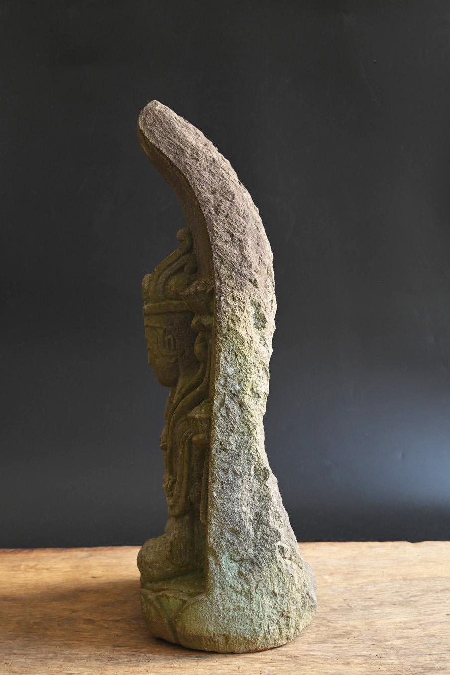 Pietra Antico Buddha giapponese in pietra /Kannon Bodhisattva / fine XIX-inizio XX secolo in vendita