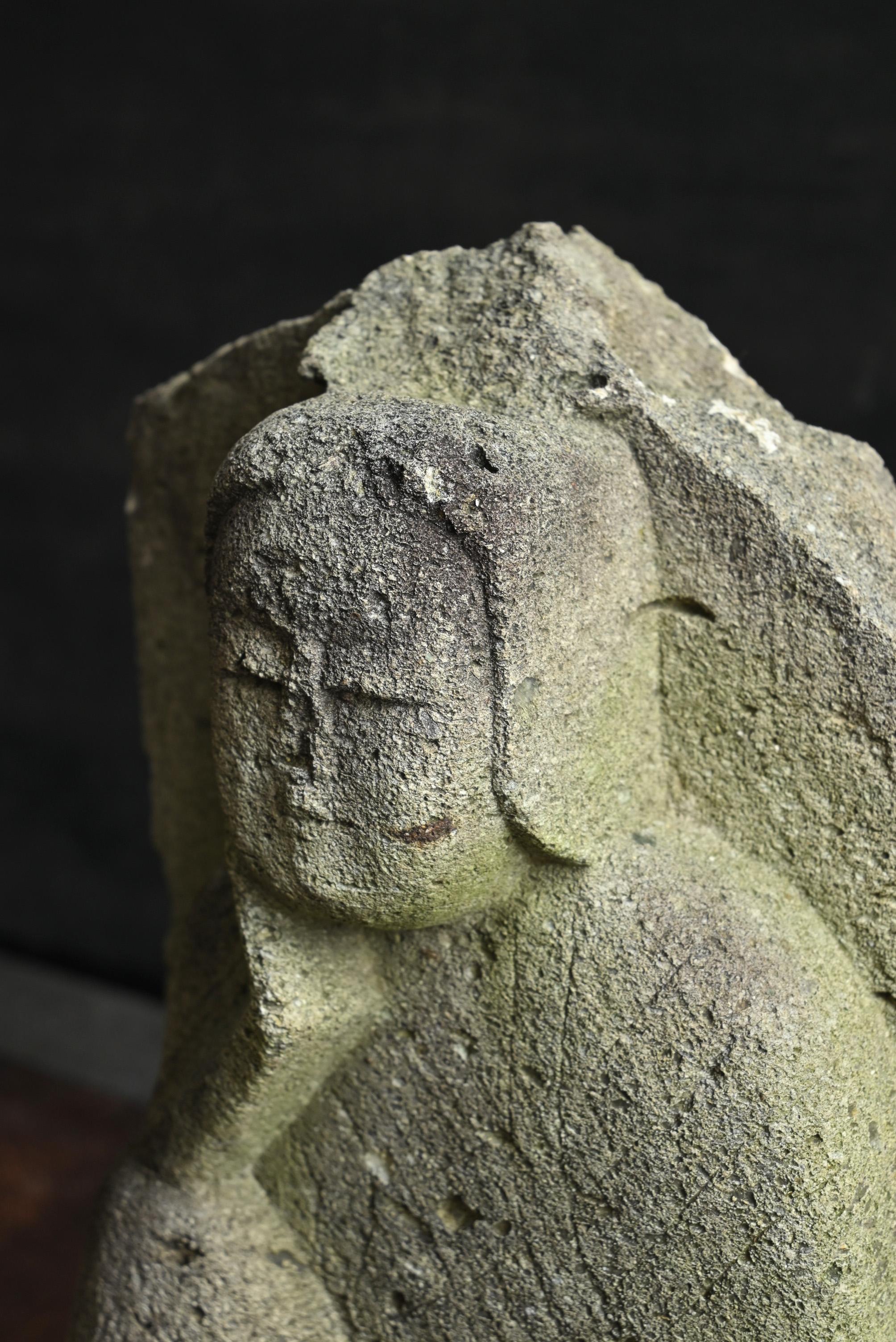 Buddha Nyoirin Kannon/1750-1850/Gartenornament aus antikem japanischem Stein im Zustand „Gut“ im Angebot in Sammu-shi, Chiba