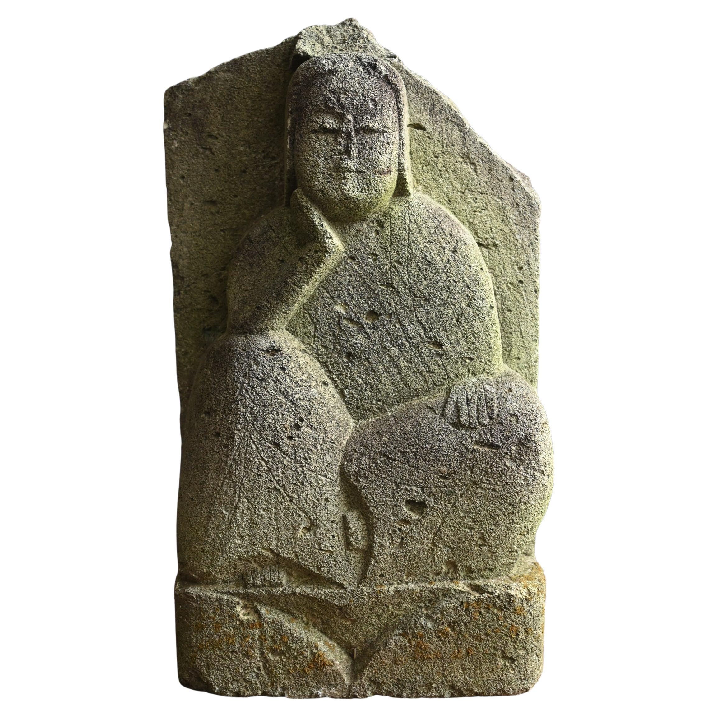 Buddha Nyoirin Kannon/1750-1850/Gartenornament aus antikem japanischem Stein im Angebot