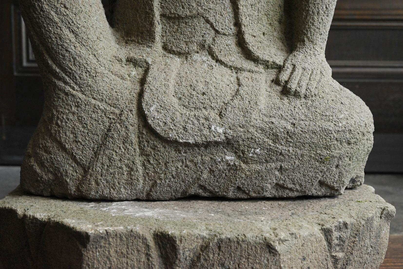 Bouddha japonais antique en pierre 