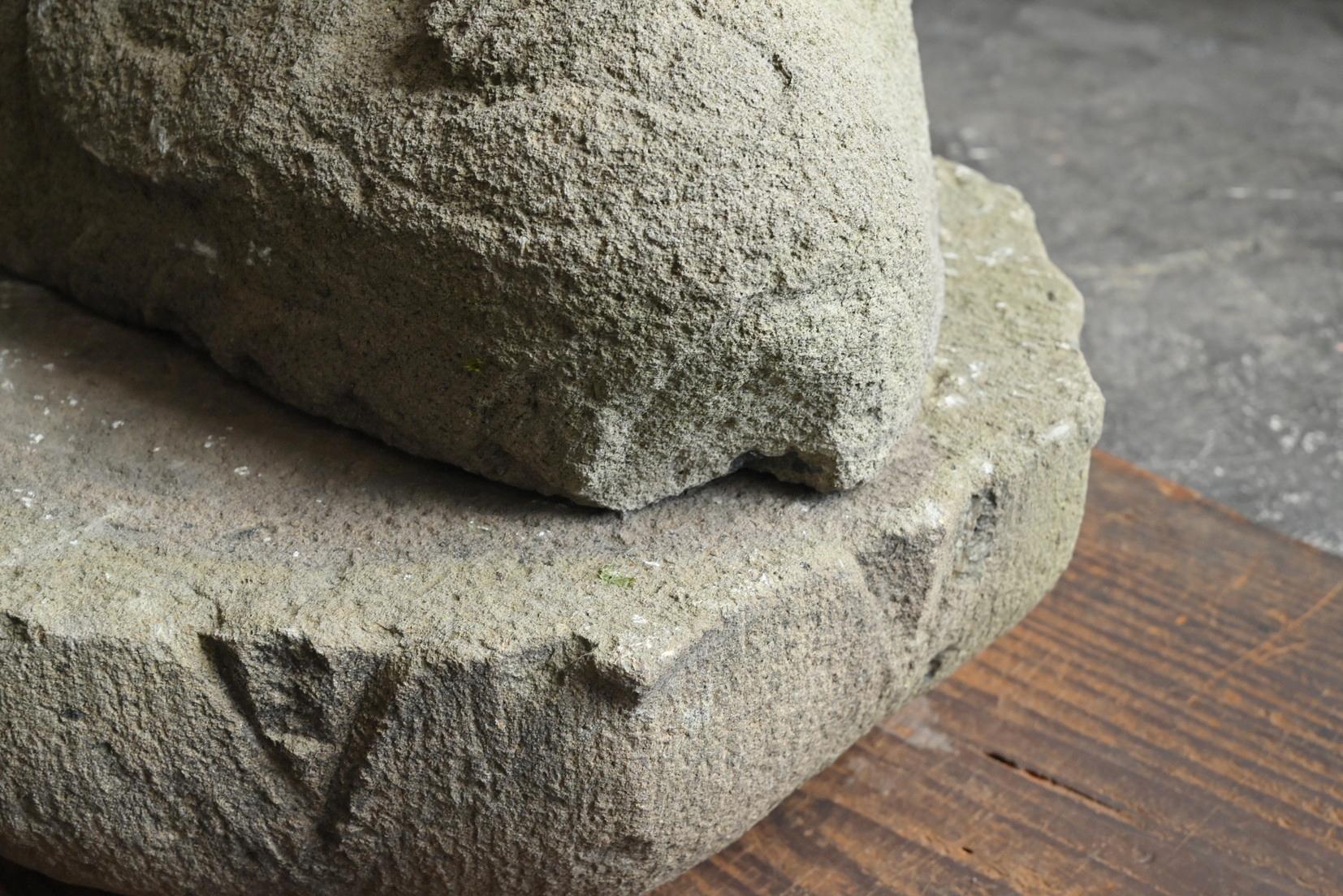 Bouddha japonais antique en pierre 