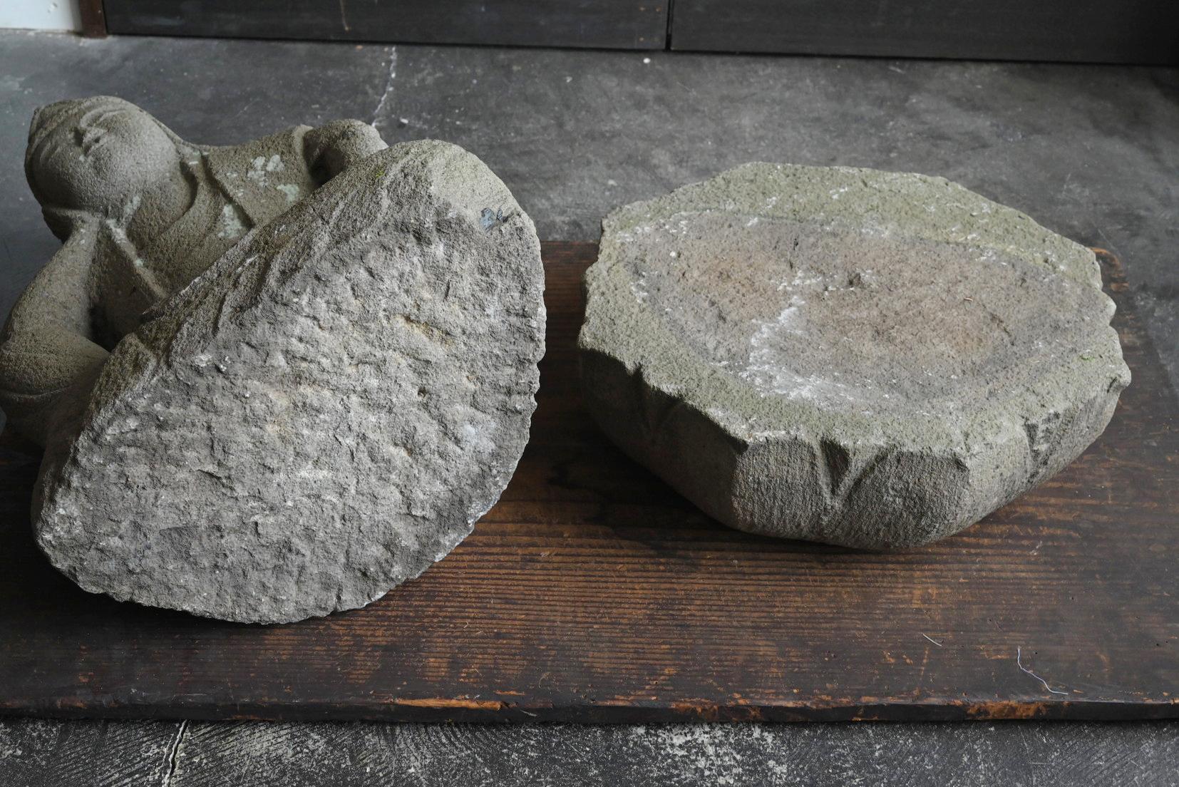 Bouddha japonais antique en pierre 