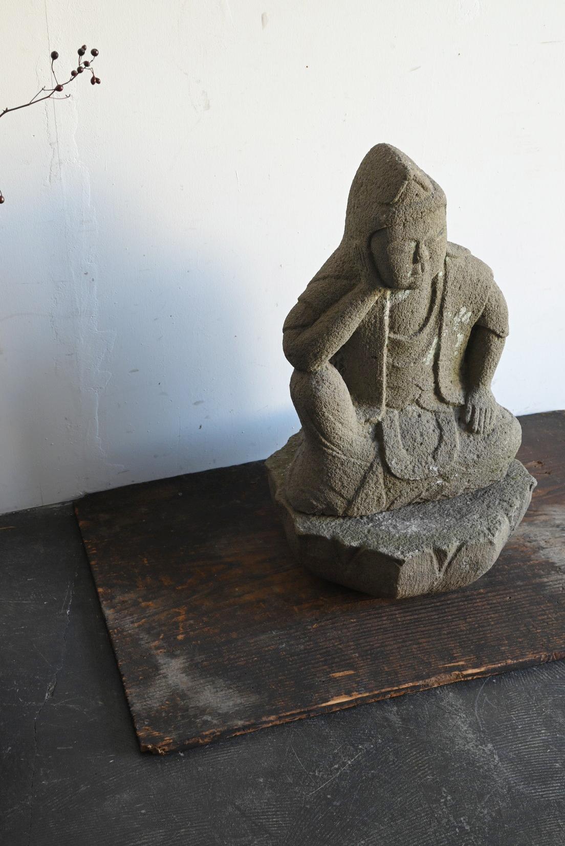 Bouddha japonais antique en pierre 