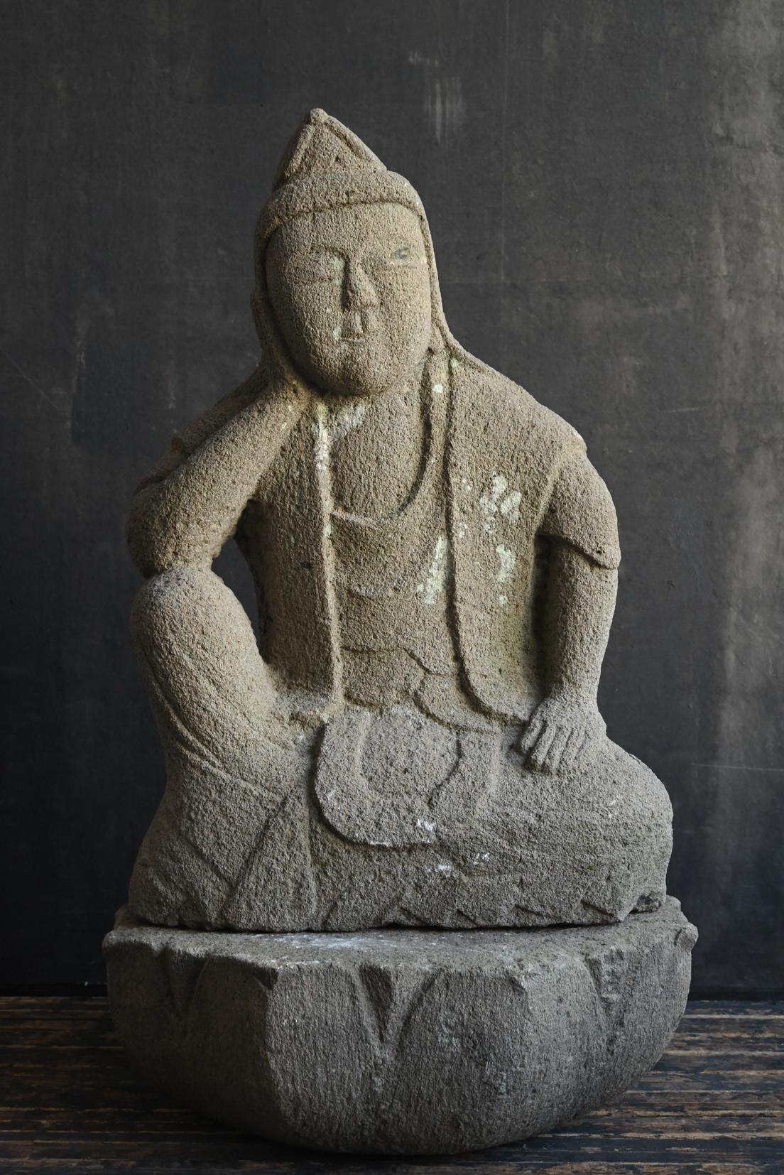 Il s'agit d'une statue de Nyoirin Kannon créée au Japon au milieu ou à la fin de la période Edo (vers les 18e et 19e siècles).
Nyoirin Kannon est une forme de Kannon Bodhisattva, et a été profondément Rever depuis les temps anciens comme un symbole
