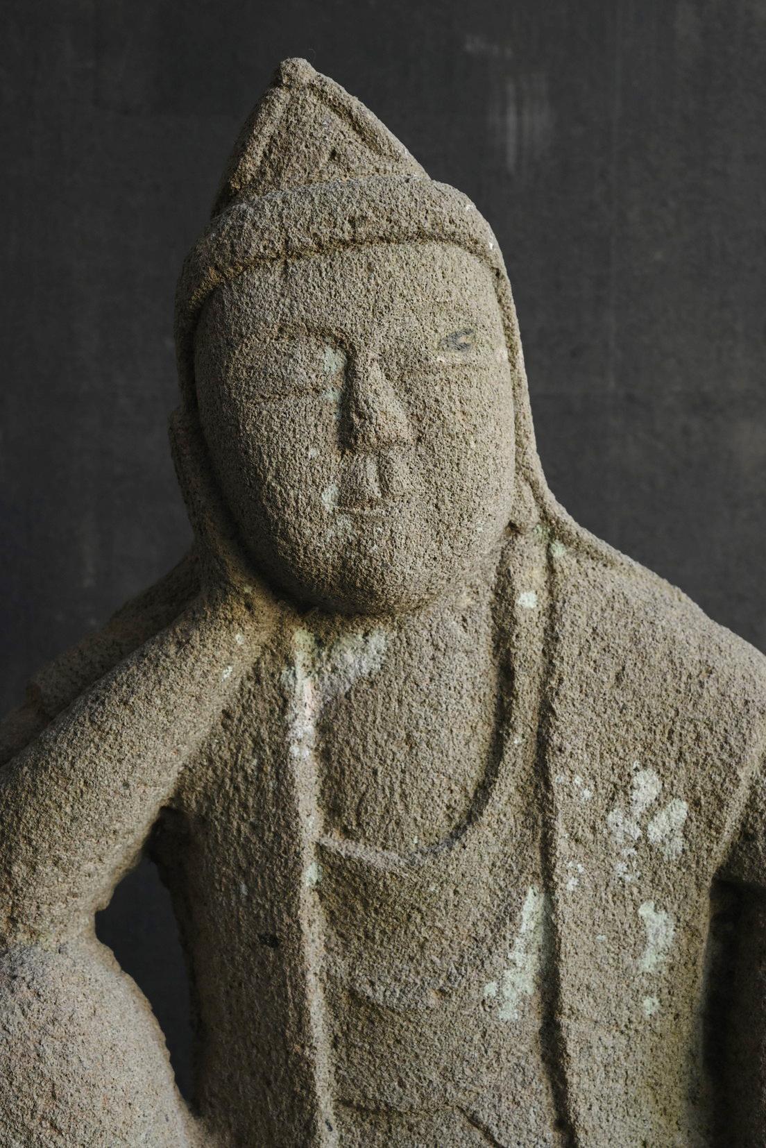 Bouddha japonais antique en pierre 