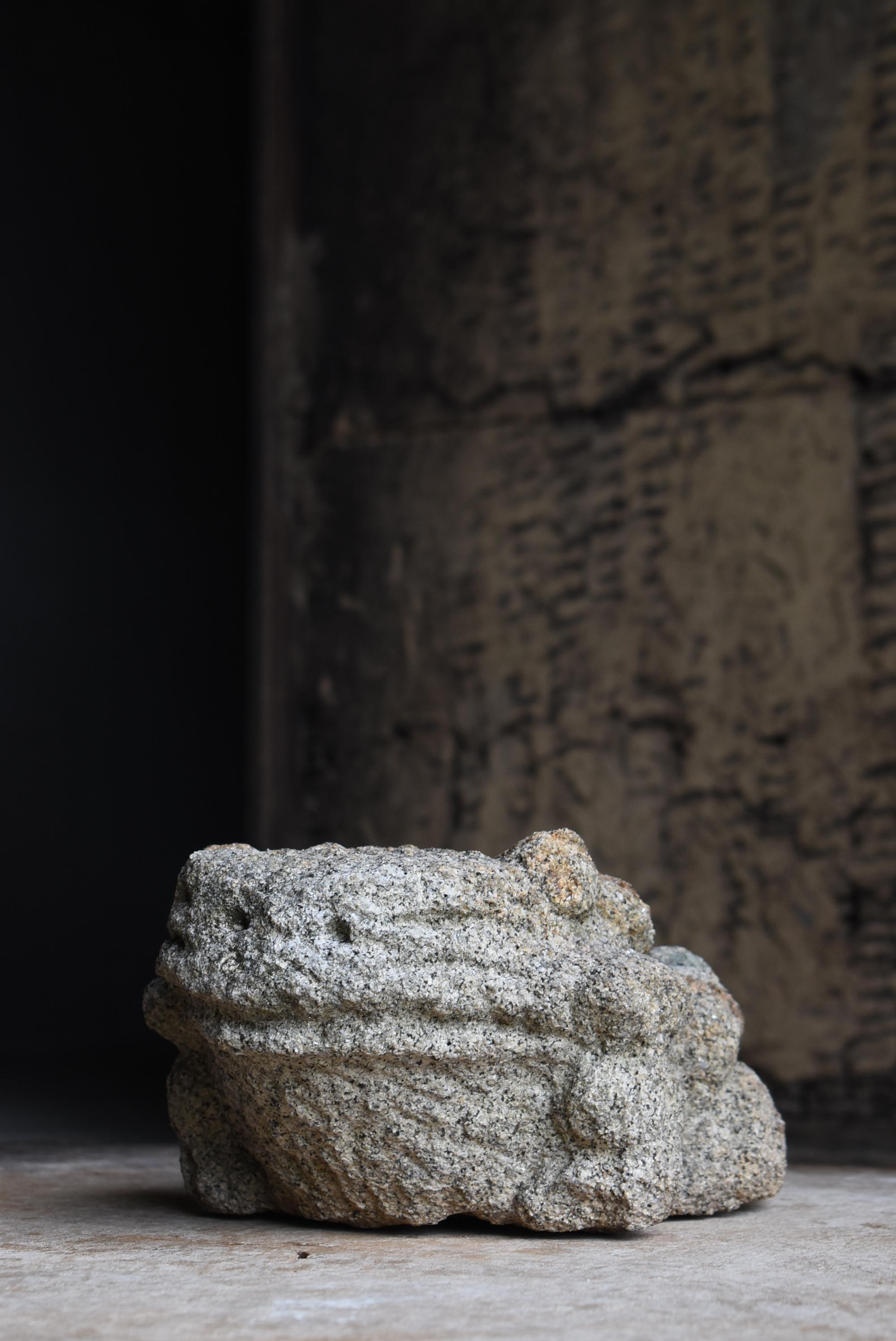Rana japonesa antigua tallada en piedra Periodo Edo 1800-1860 / Escultura Wabi Sabi en venta 7